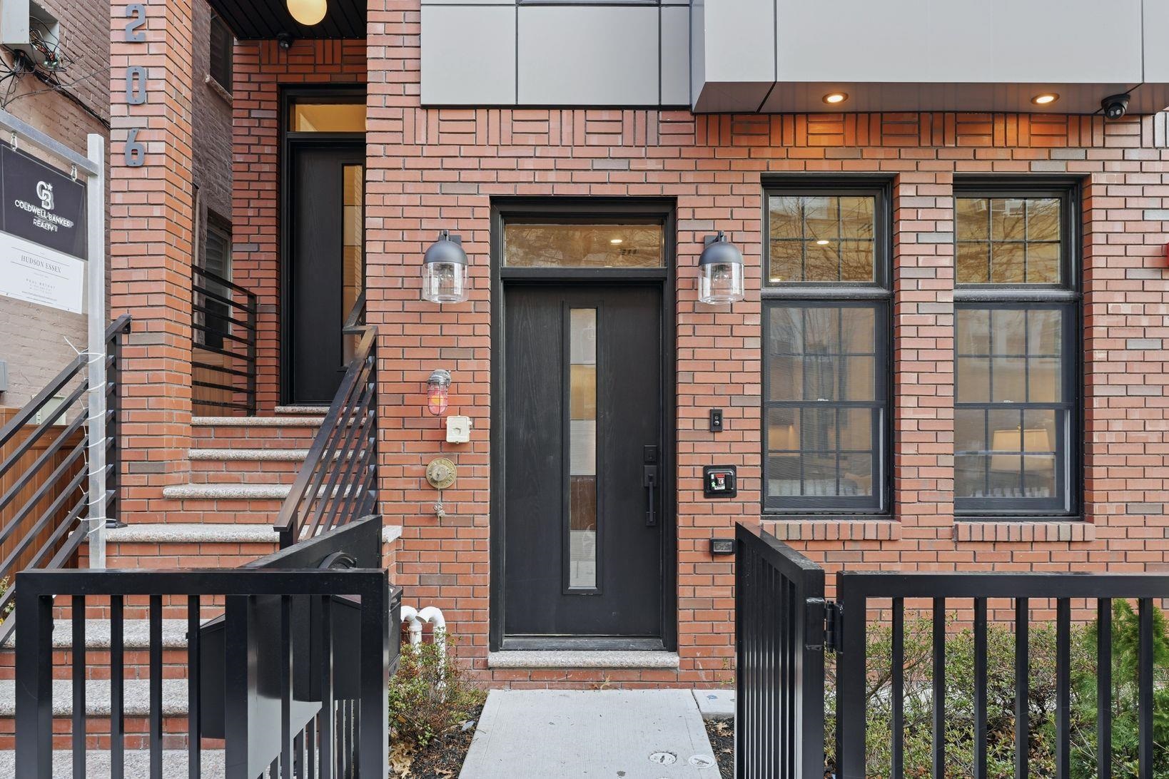 206 SHERMAN AVE Unit: 1