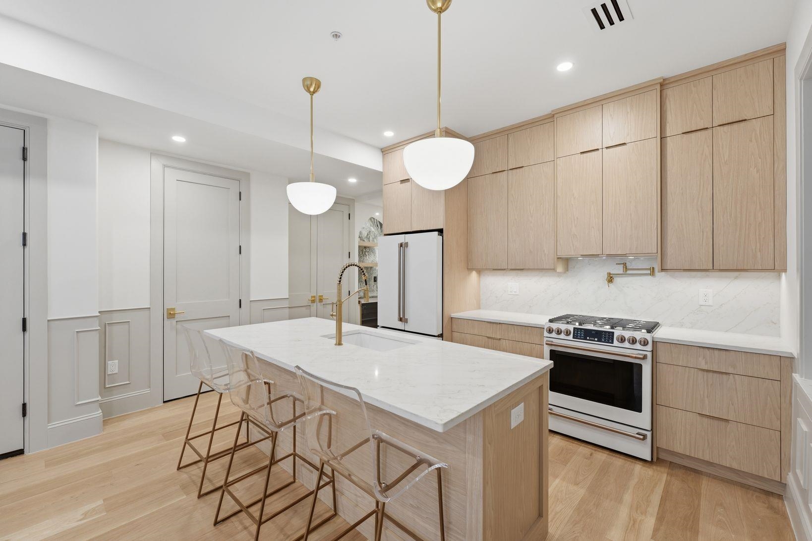 206 SHERMAN AVE Unit: 1