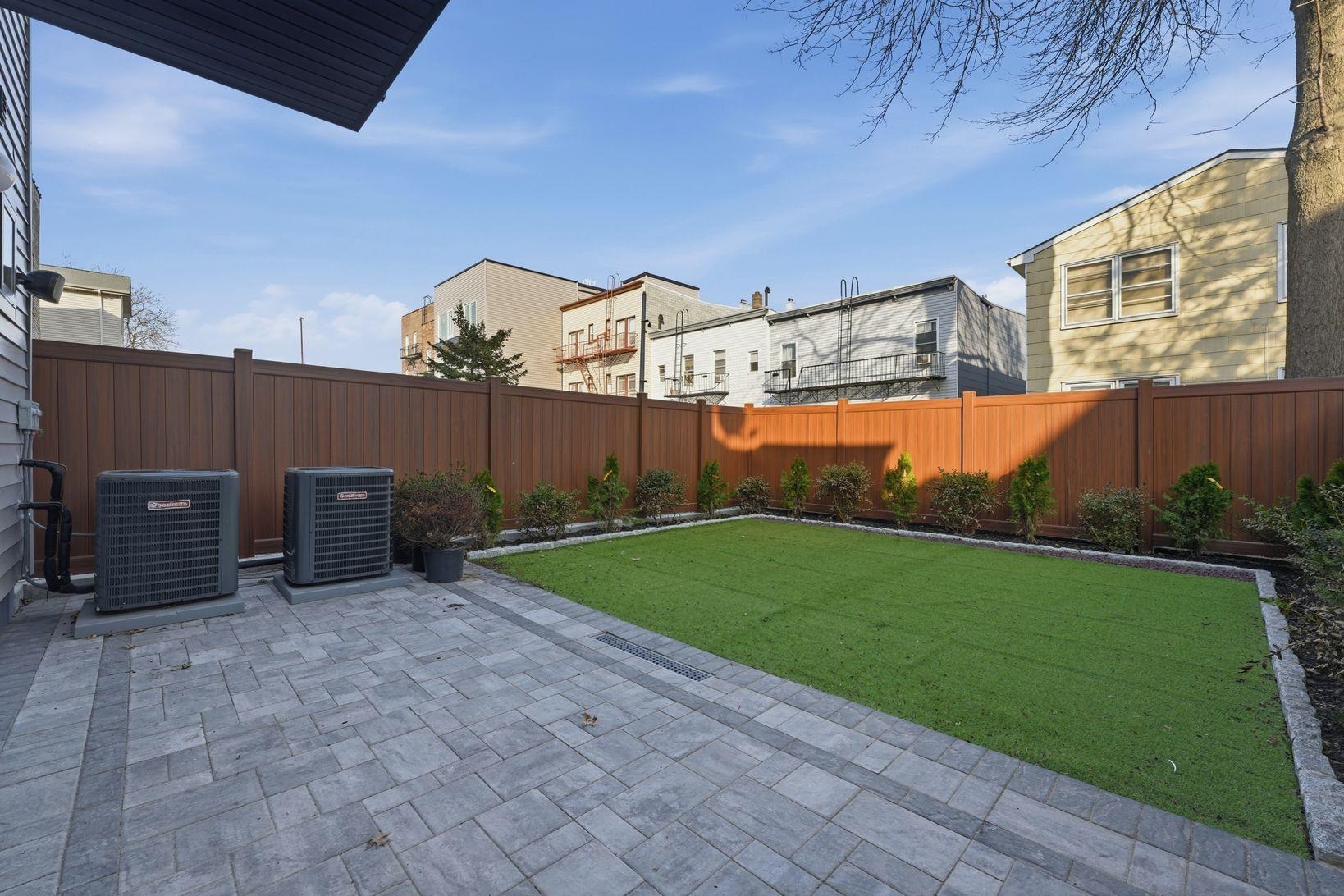 206 SHERMAN AVE Unit: 1