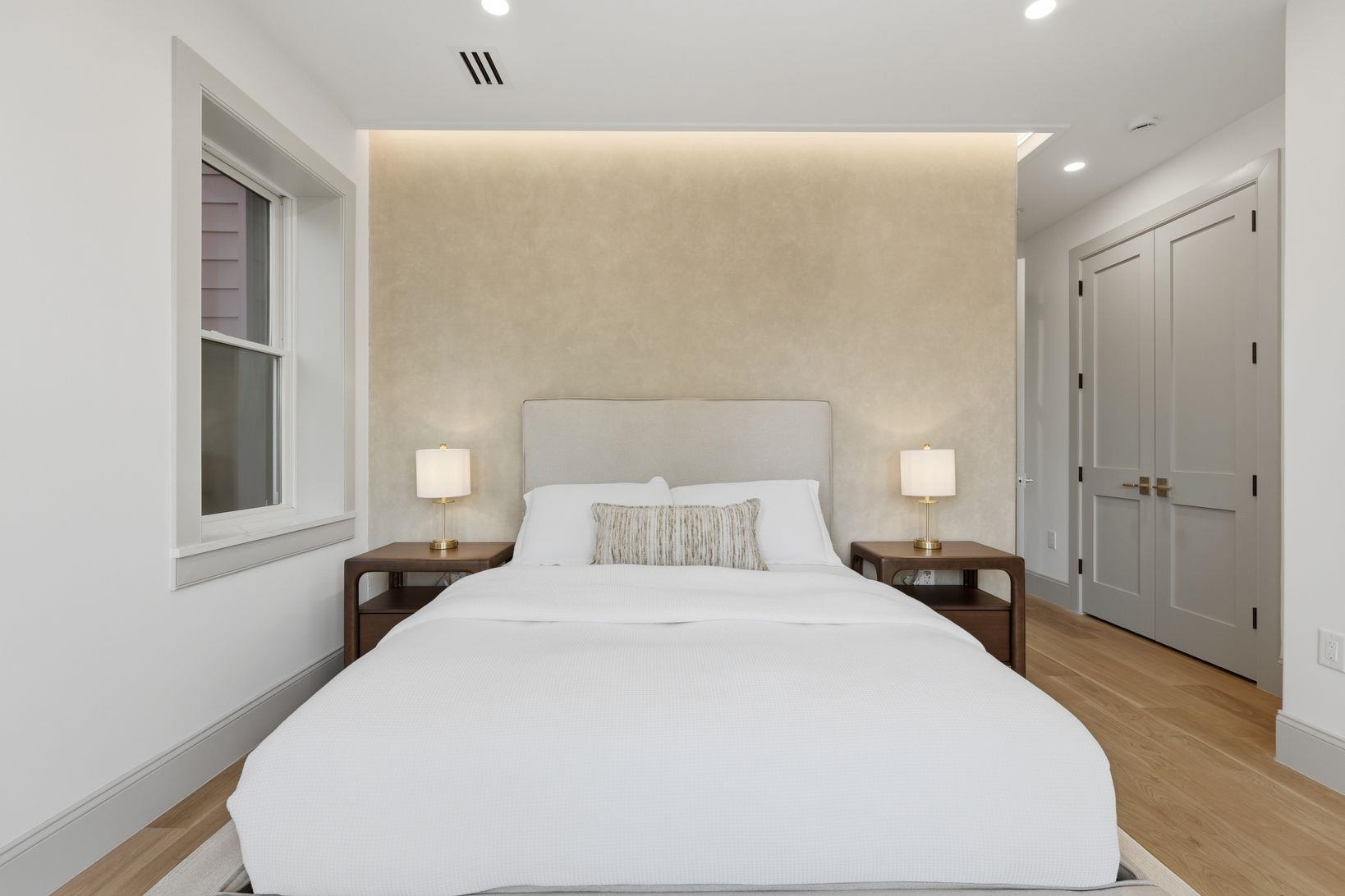 206 SHERMAN AVE Unit: 1