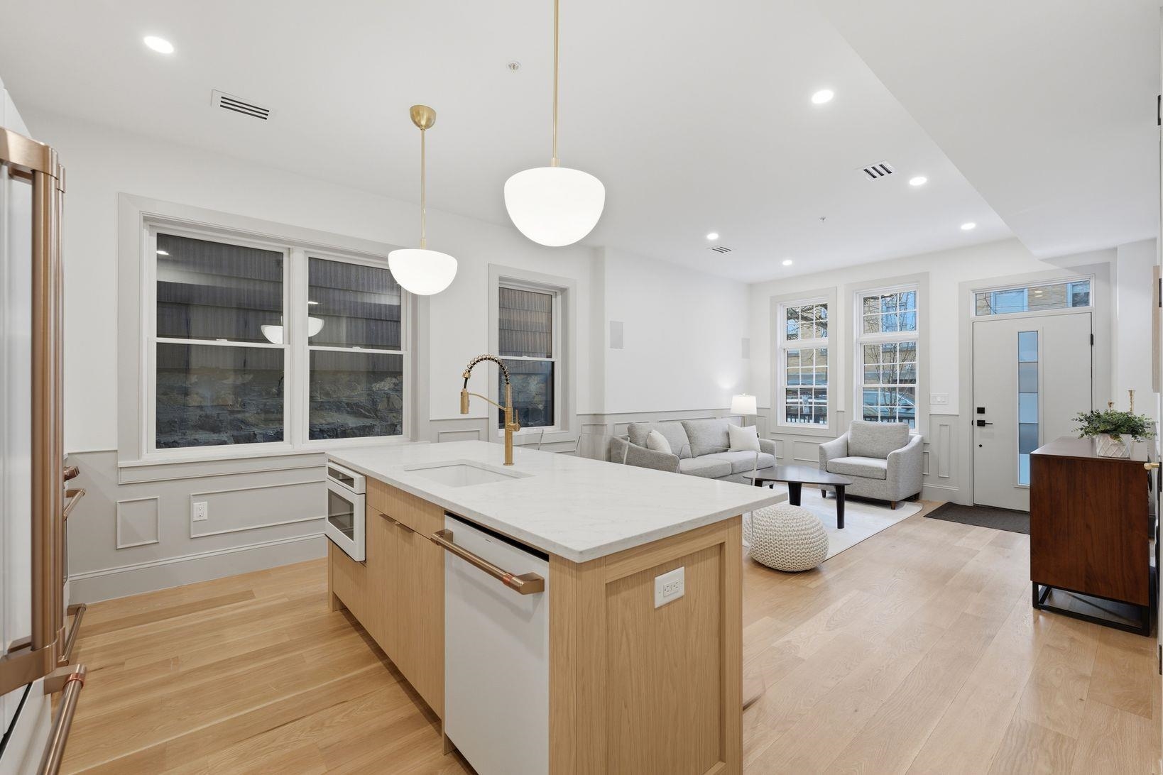 206 SHERMAN AVE Unit: 1