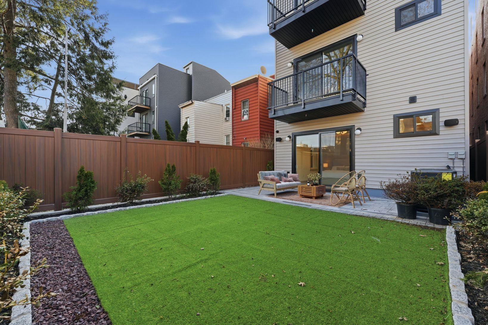 206 SHERMAN AVE Unit: 1