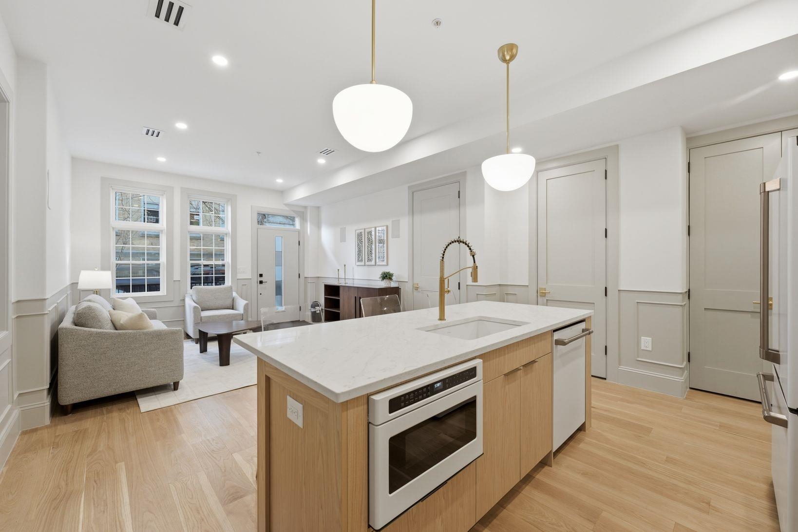 206 SHERMAN AVE Unit: 1