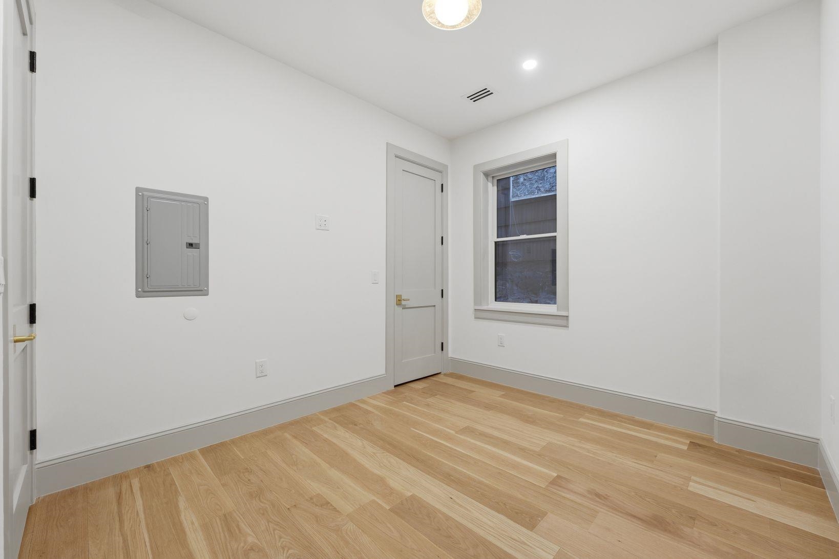 206 SHERMAN AVE Unit: 1