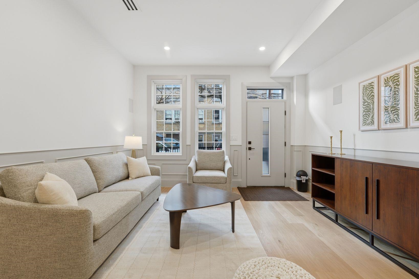 206 SHERMAN AVE Unit: 1