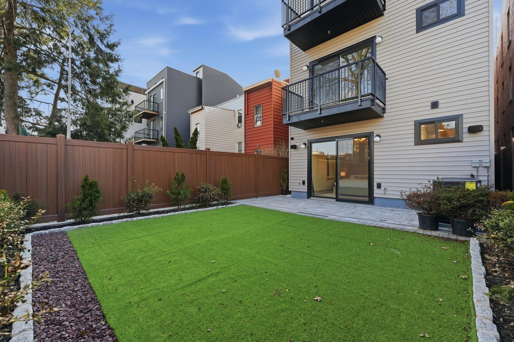 206 SHERMAN AVE Unit: 1