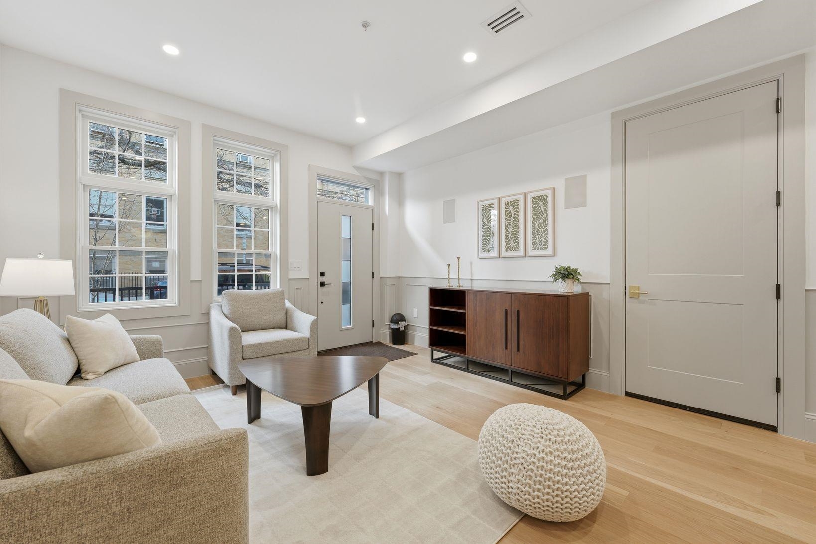 206 SHERMAN AVE Unit: 1