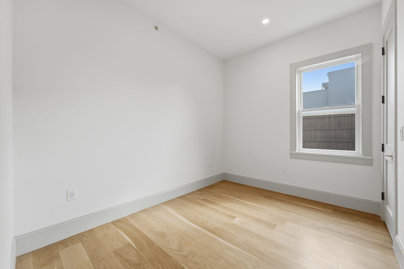 206 SHERMAN AVE Unit: 3