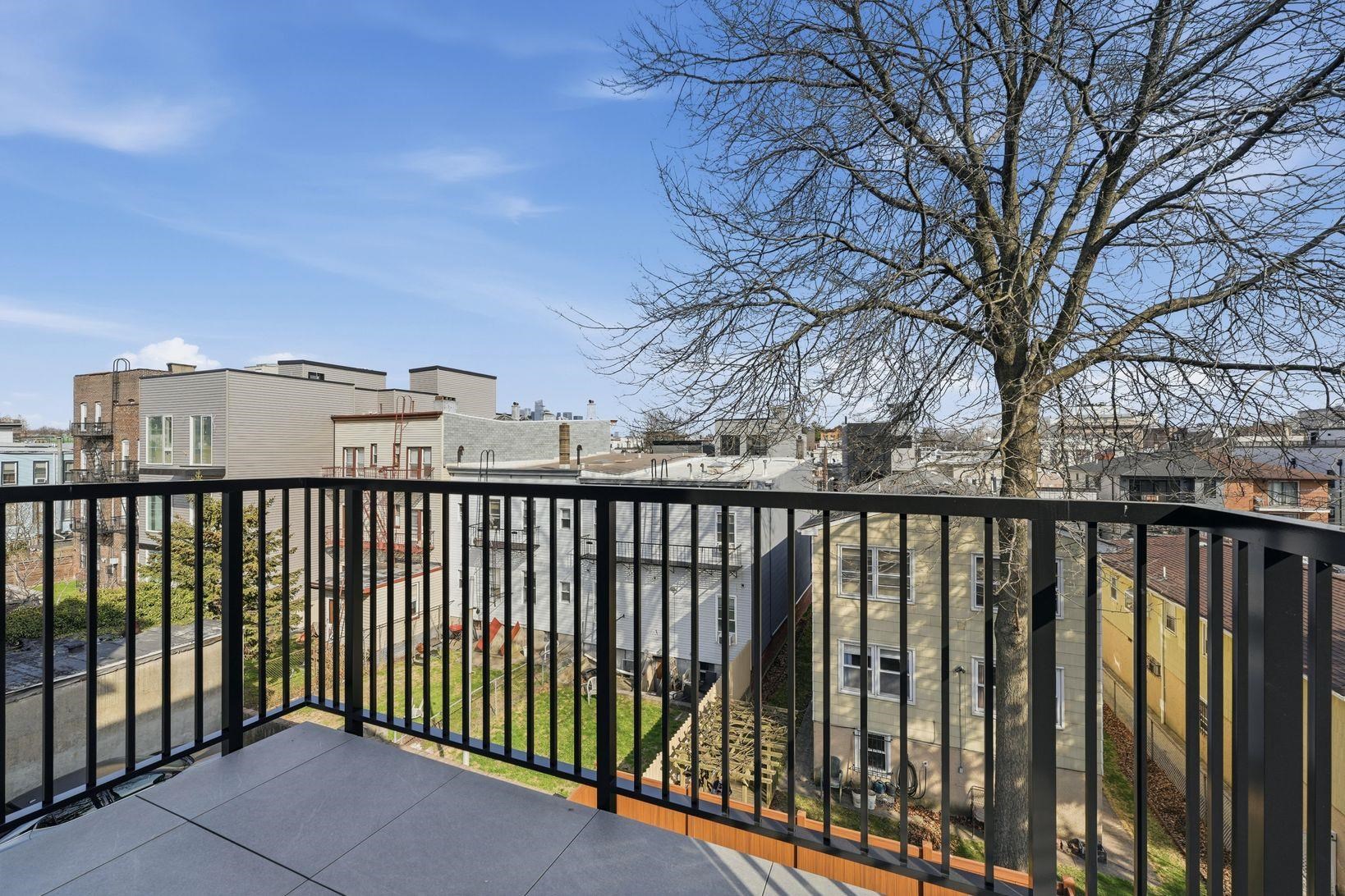 206 SHERMAN AVE Unit: 3