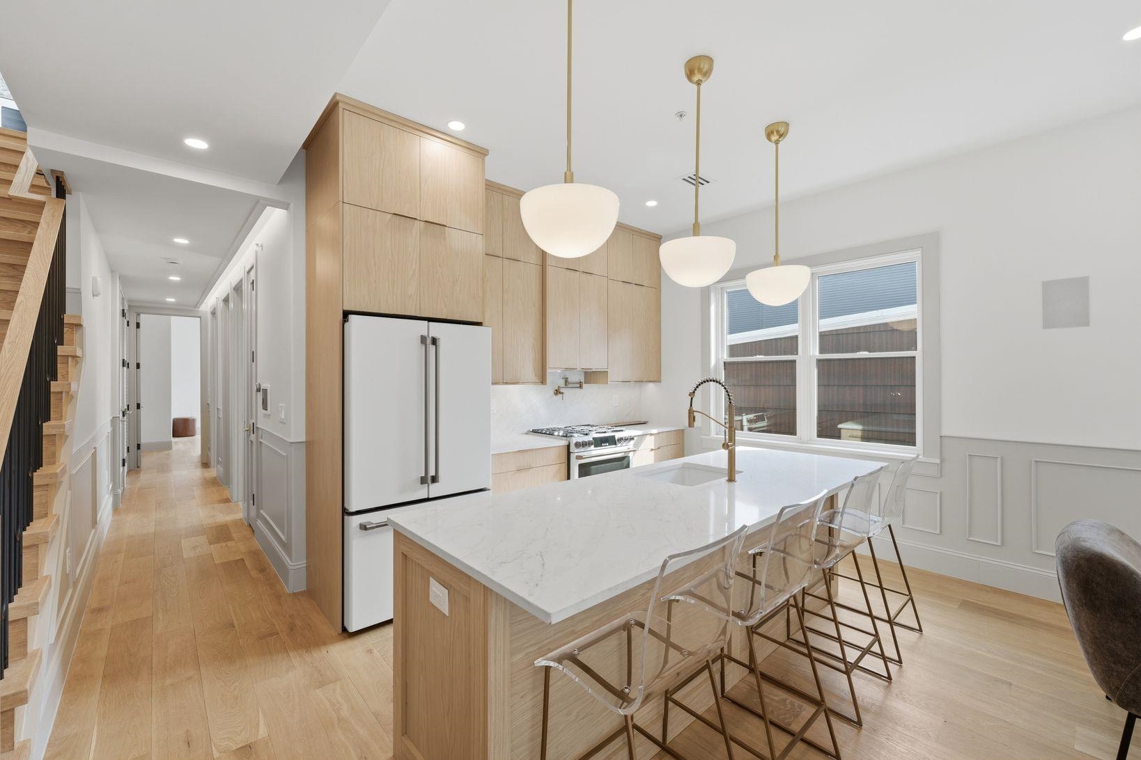 206 SHERMAN AVE Unit: 3