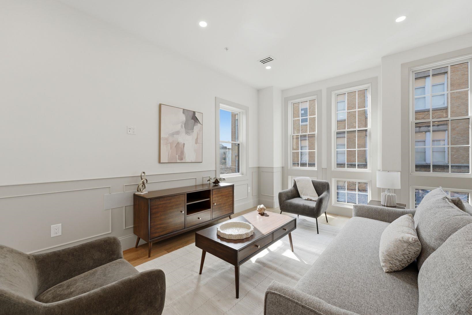 206 SHERMAN AVE Unit: 3