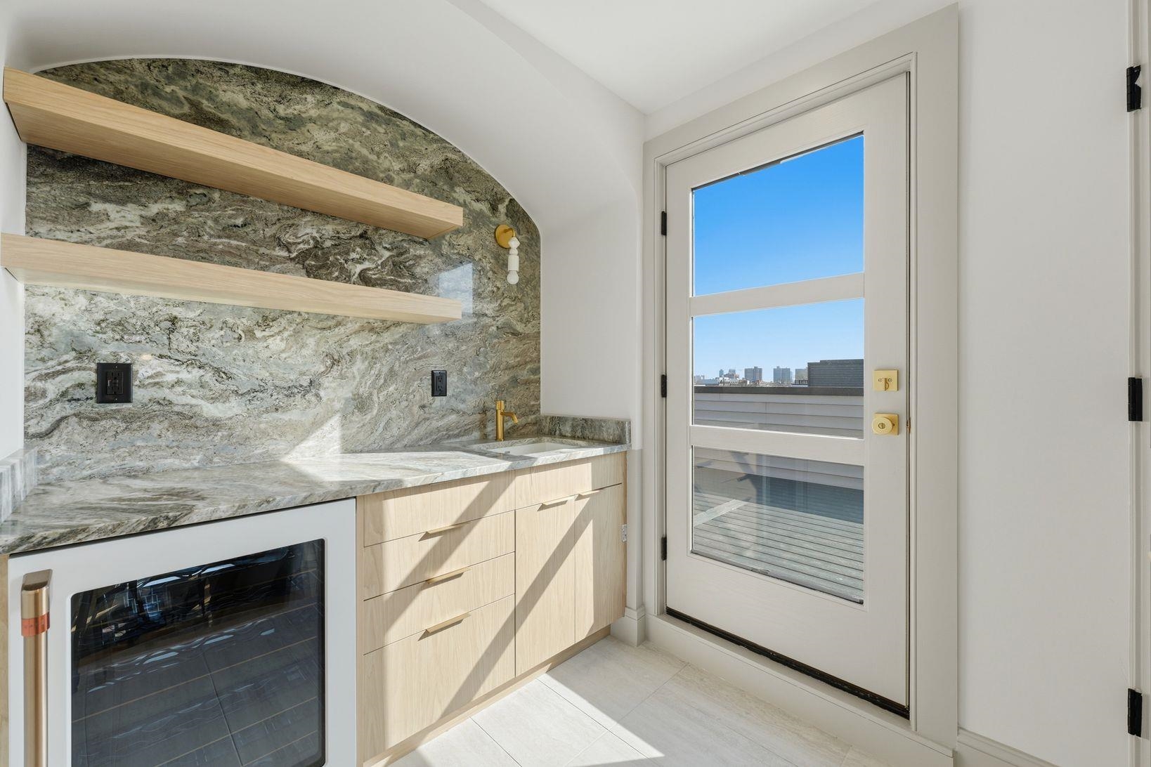 206 SHERMAN AVE Unit: 3