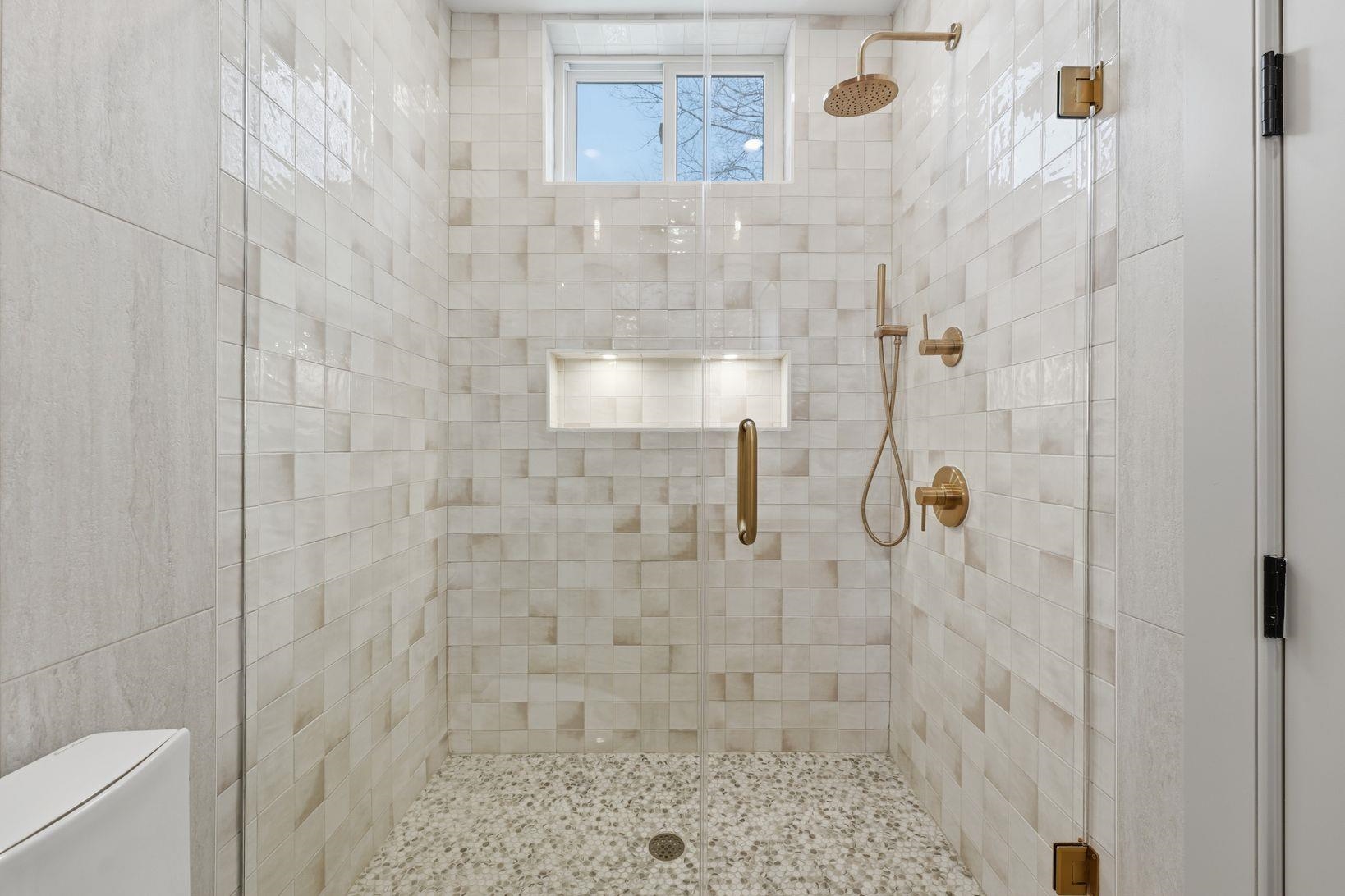 206 SHERMAN AVE Unit: 3