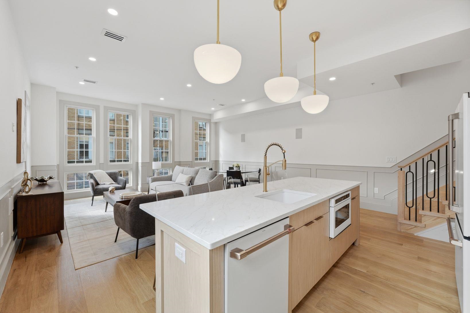 206 SHERMAN AVE Unit: 3