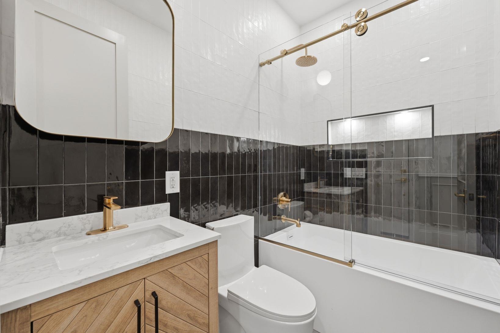 206 SHERMAN AVE Unit: 3