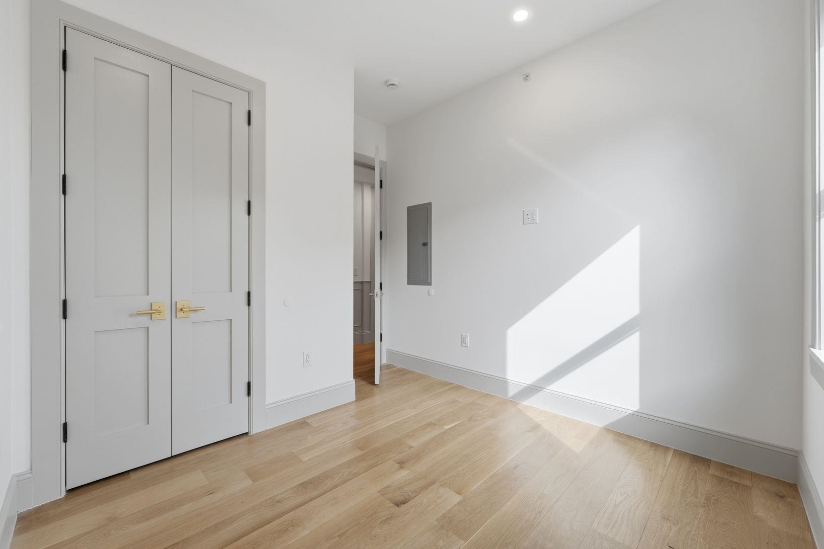 206 SHERMAN AVE Unit: 3