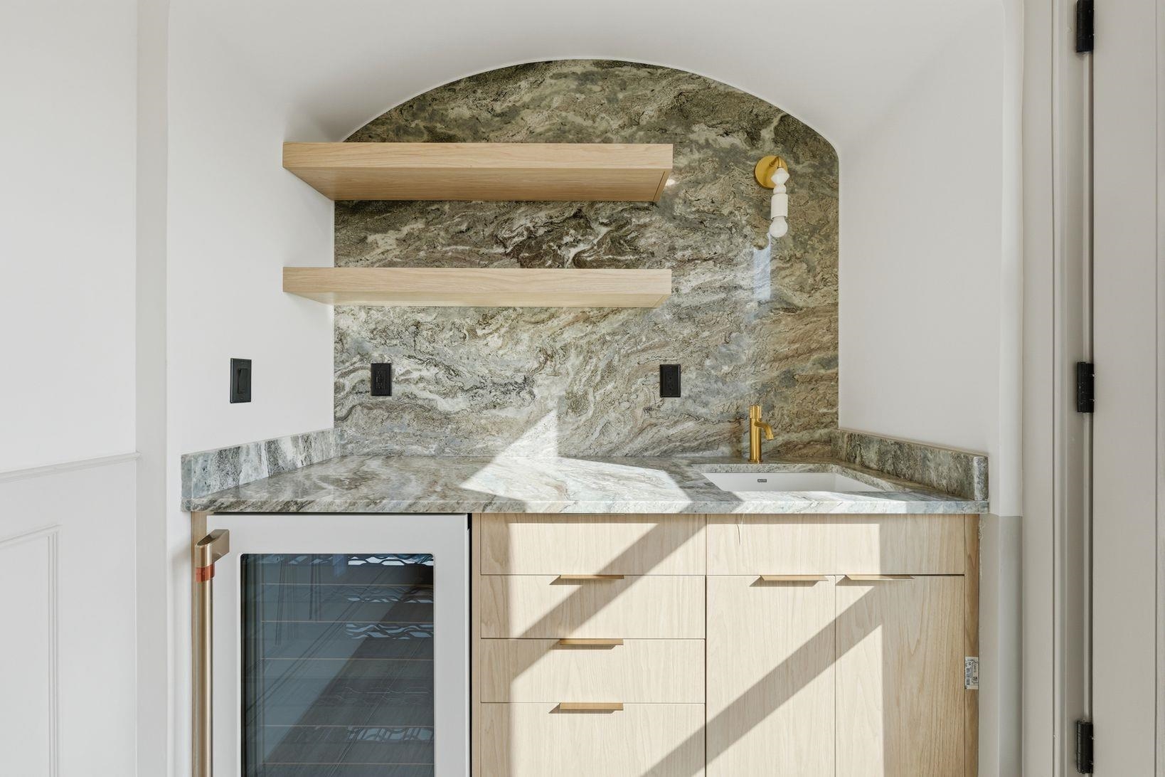 206 SHERMAN AVE Unit: 3