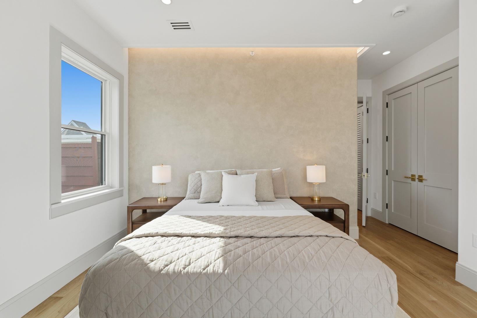 206 SHERMAN AVE Unit: 3