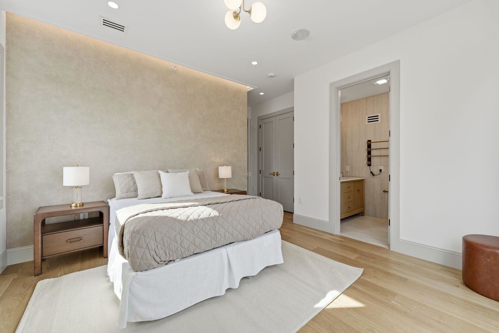 206 SHERMAN AVE Unit: 3