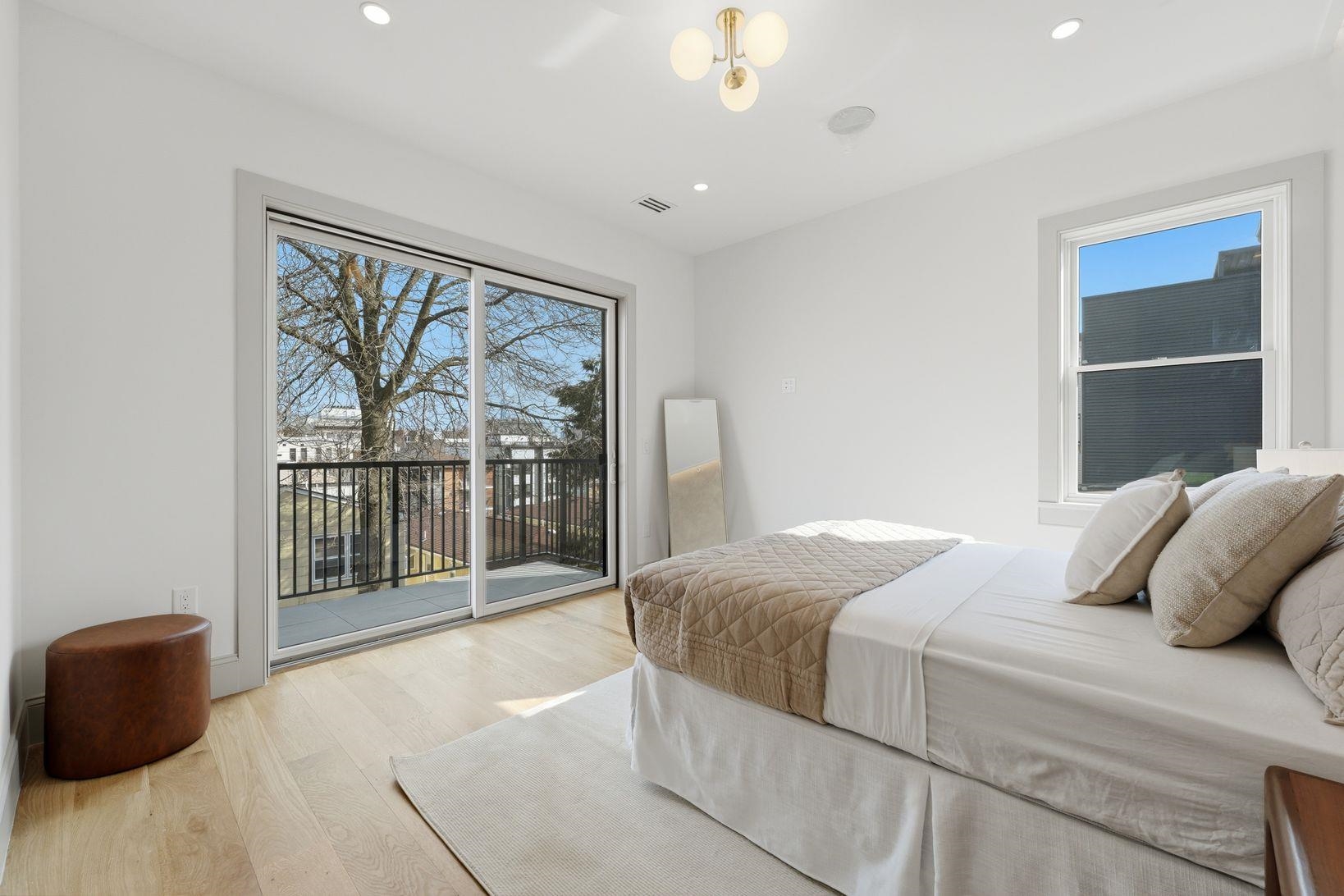 206 SHERMAN AVE Unit: 3