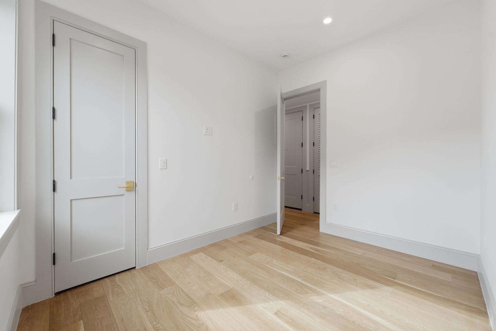 206 SHERMAN AVE Unit: 3