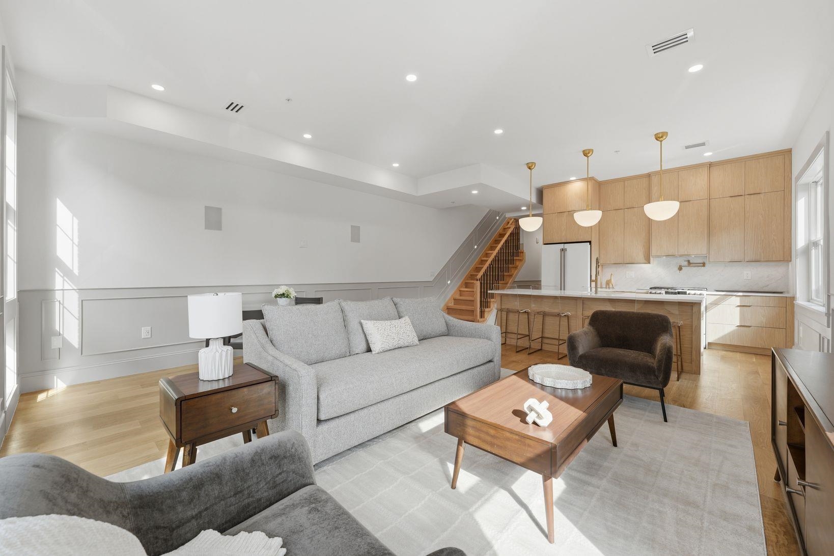 206 SHERMAN AVE Unit: 3