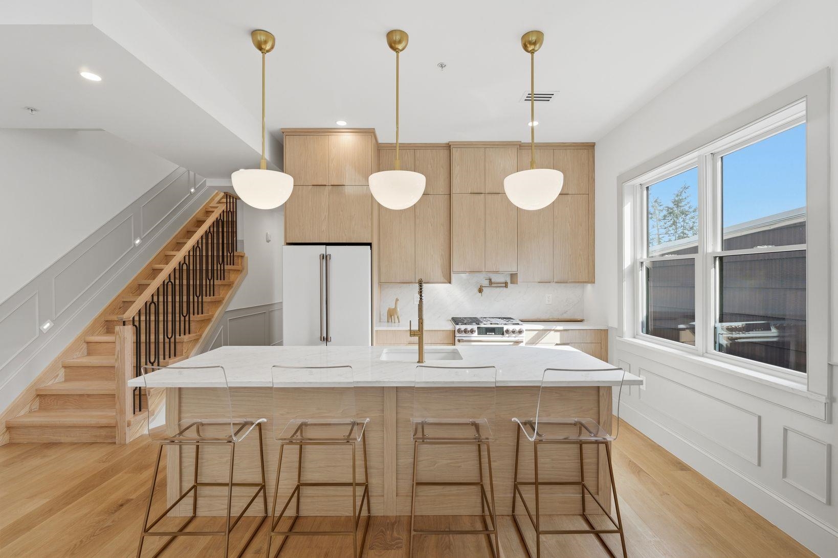 206 SHERMAN AVE Unit: 3