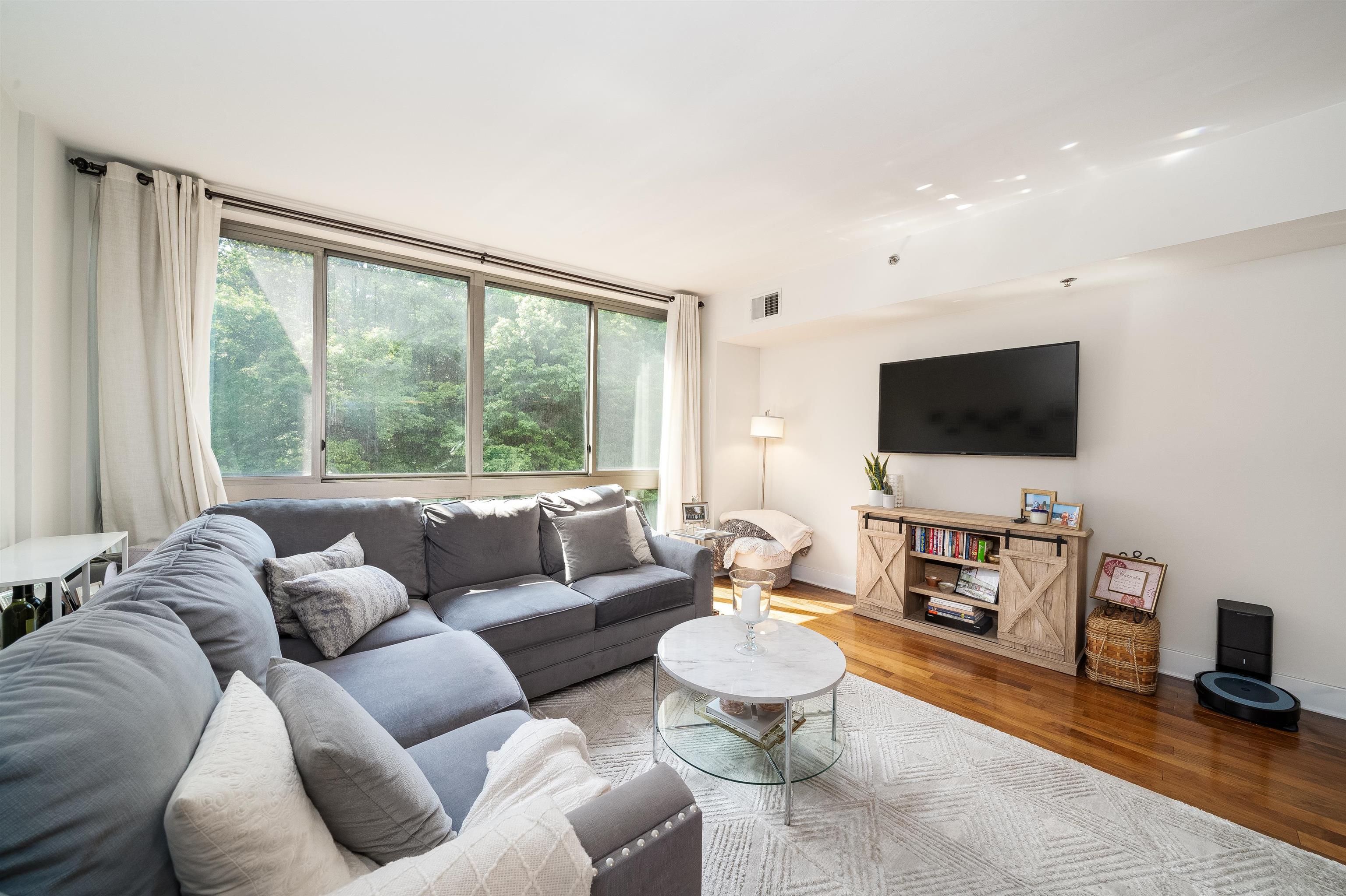 800 JACKSON ST Unit: 513