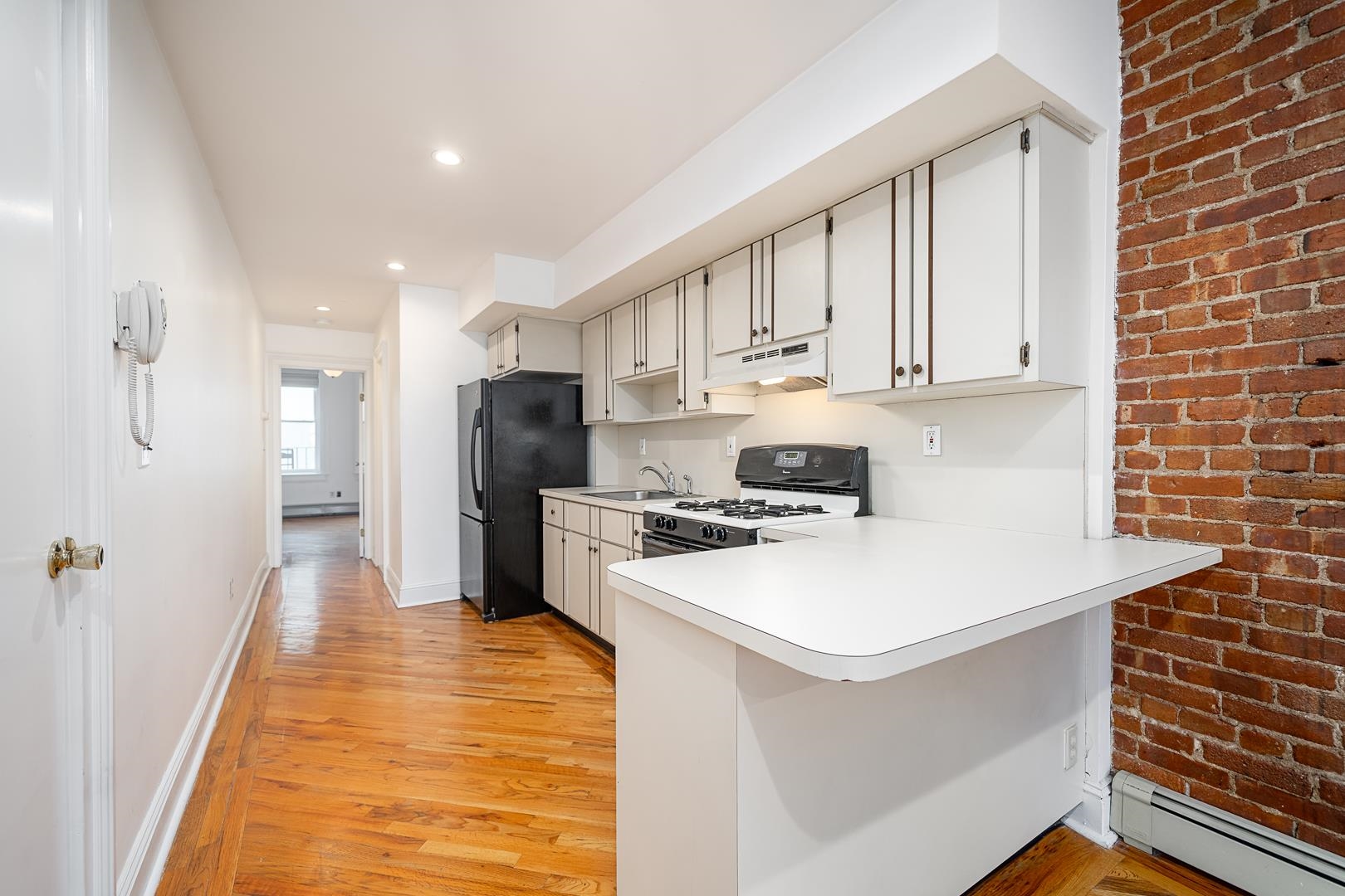232 PARK AVE Unit: 3N