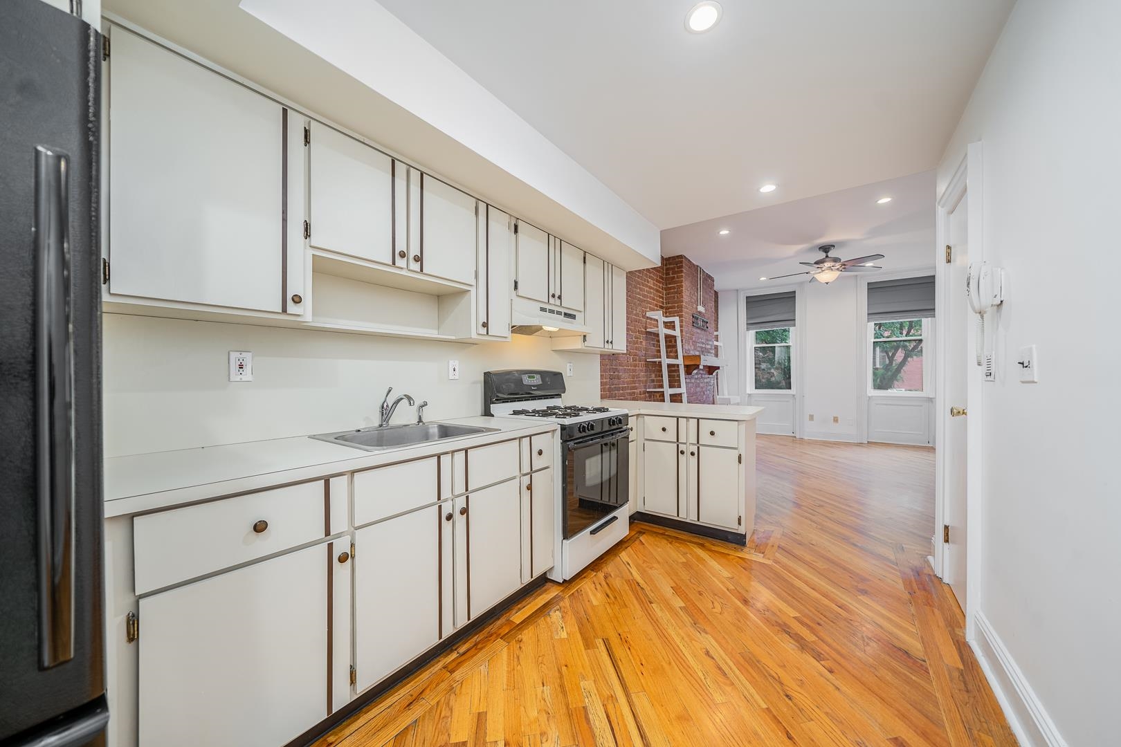232 PARK AVE Unit: 3N