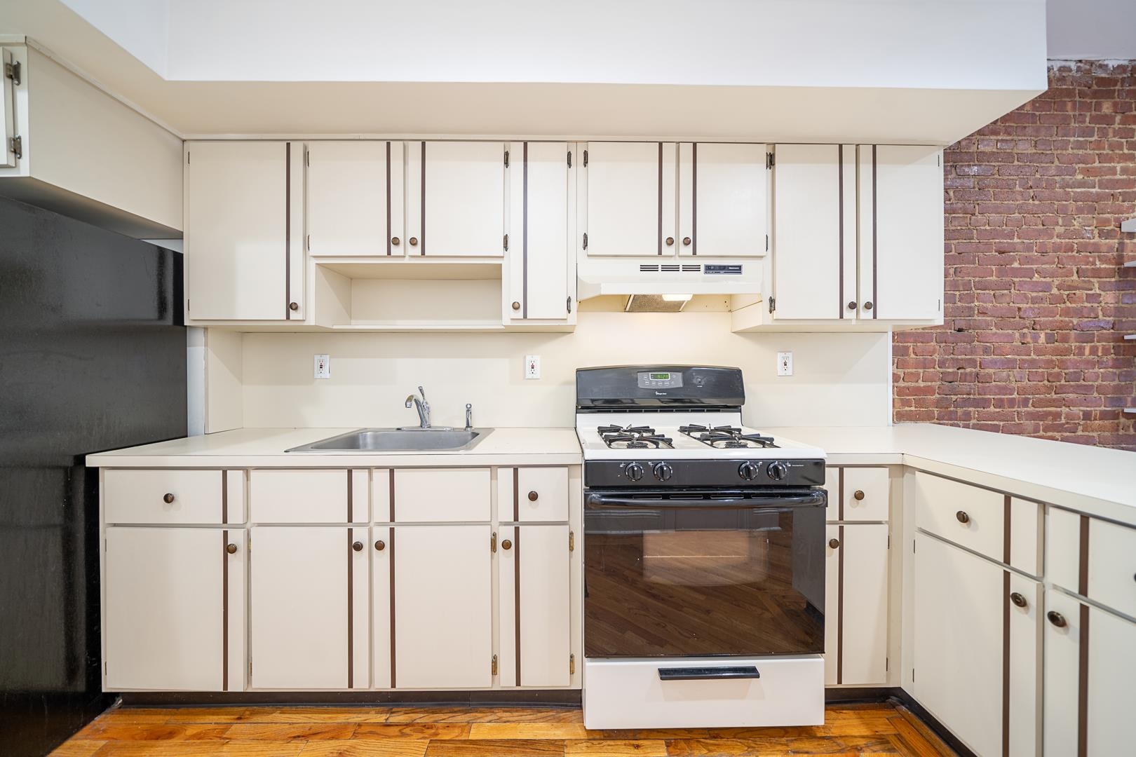 232 PARK AVE Unit: 3N