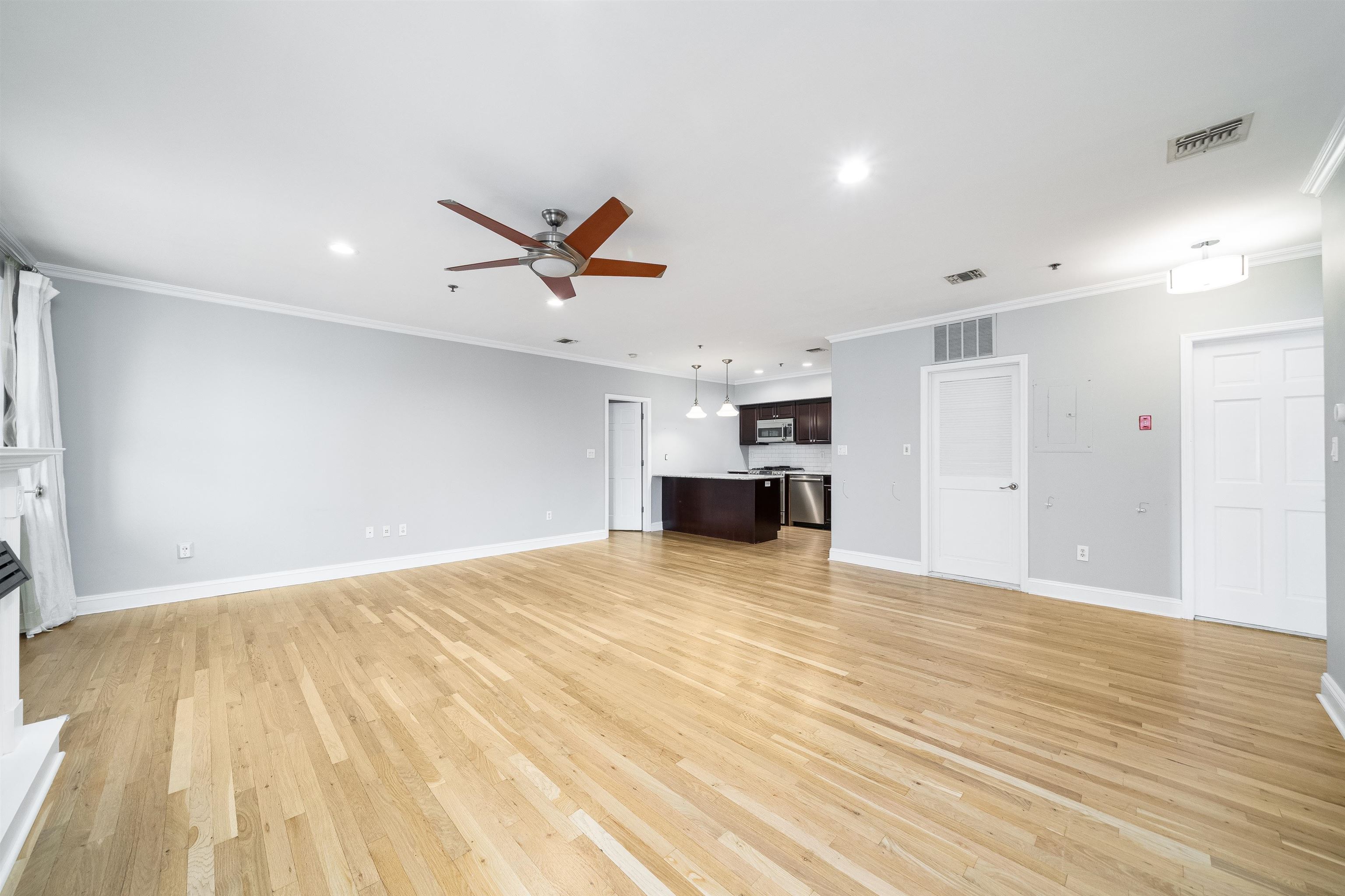 452 2ND ST Unit: 6