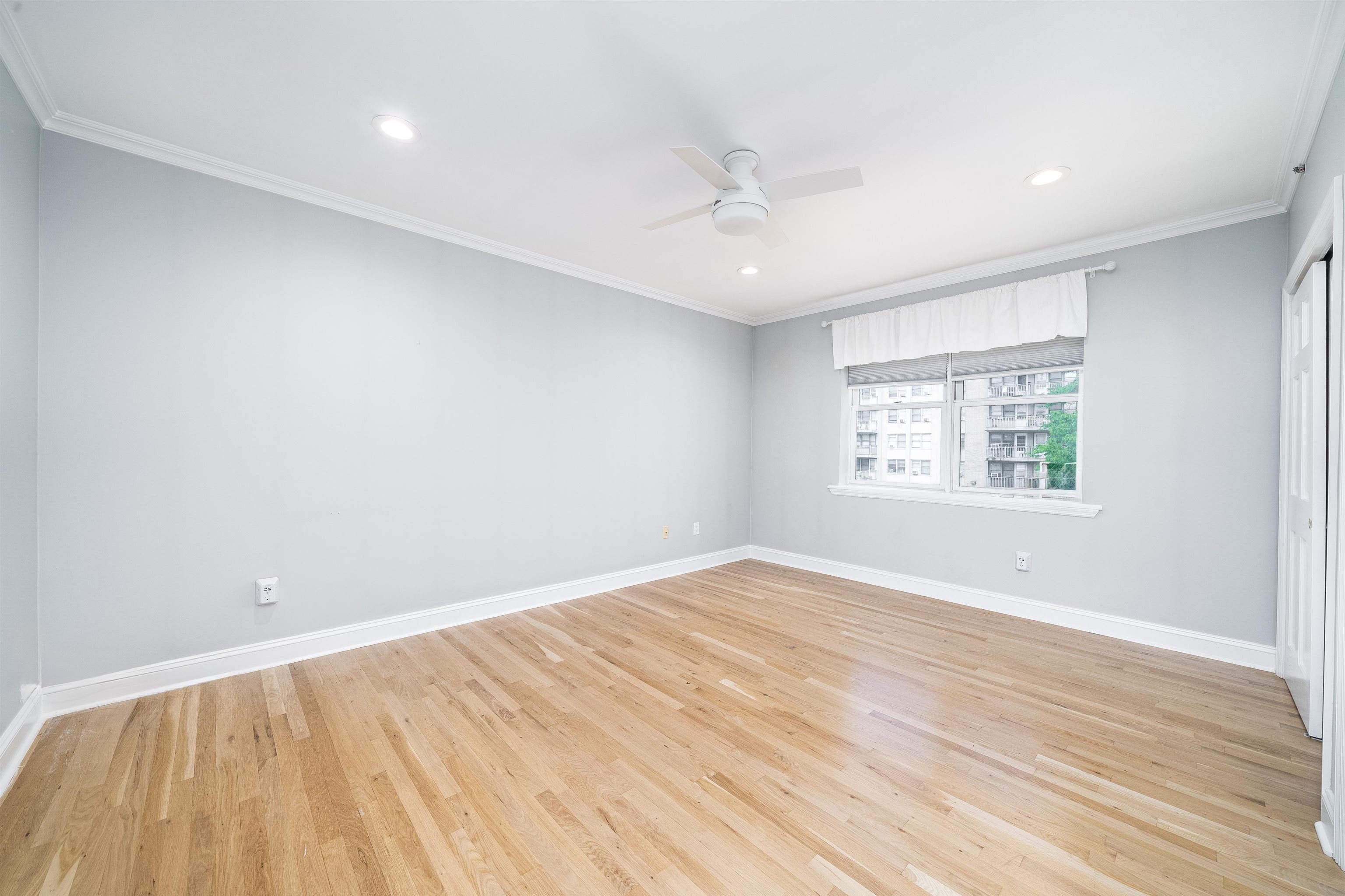 452 2ND ST Unit: 6