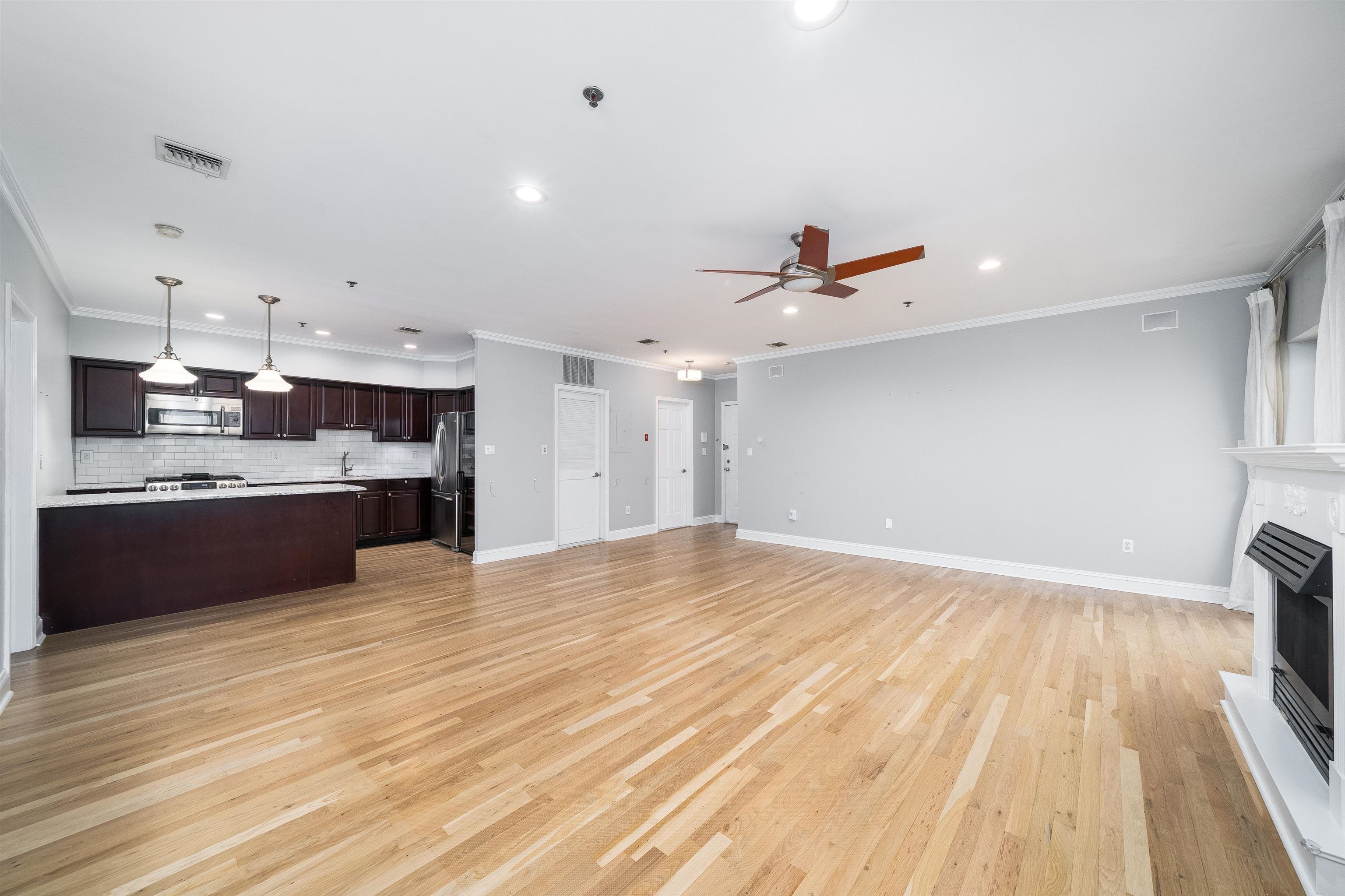 452 2ND ST Unit: 6