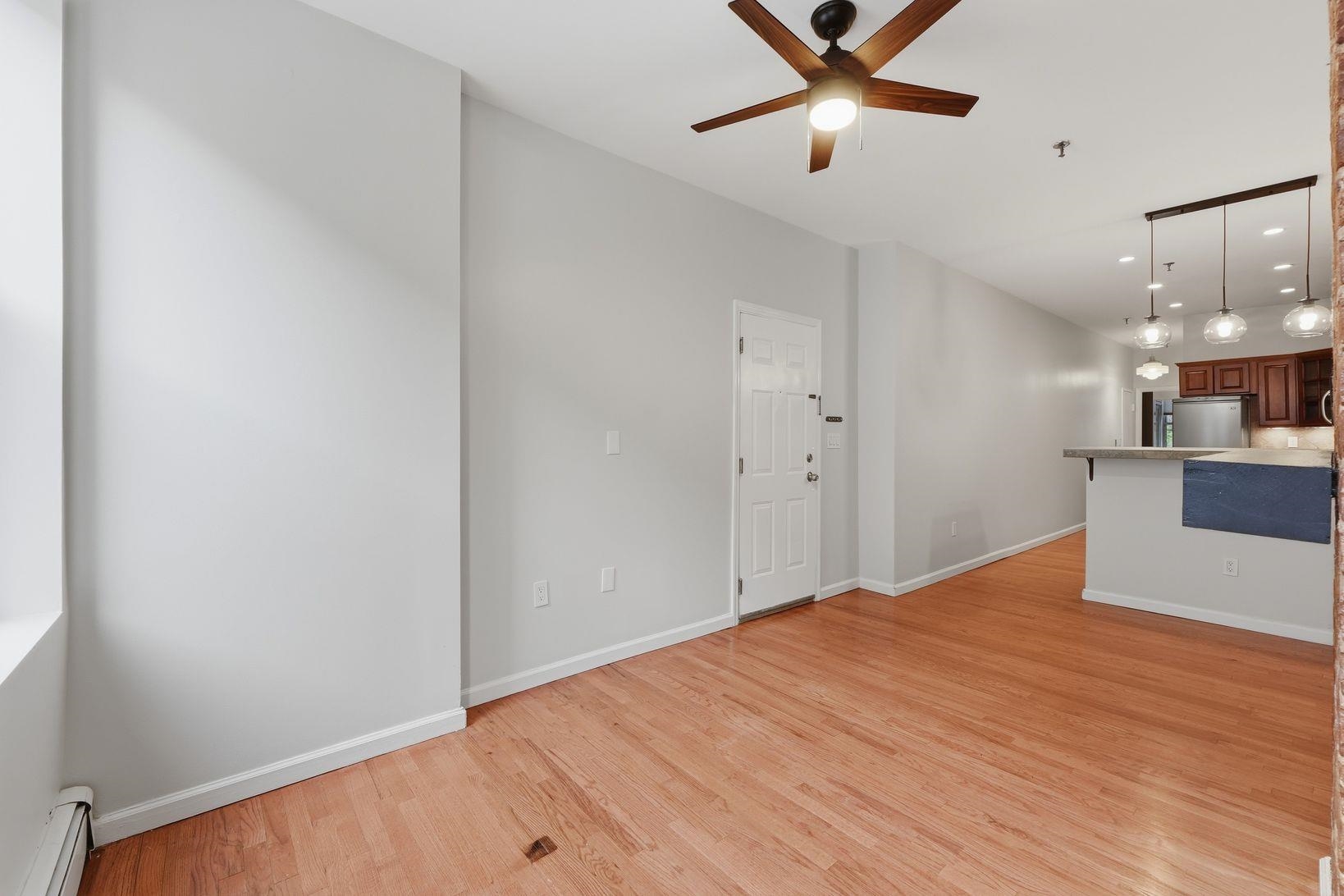 218 WILLOW AVE Unit: 1R