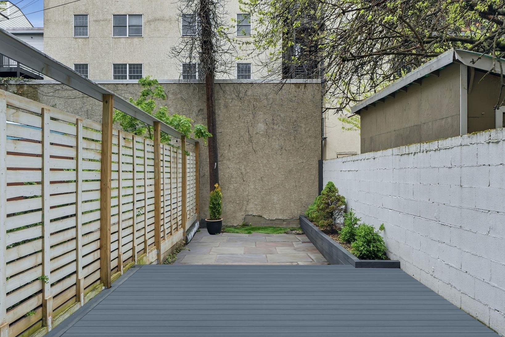 218 WILLOW AVE Unit: 1R