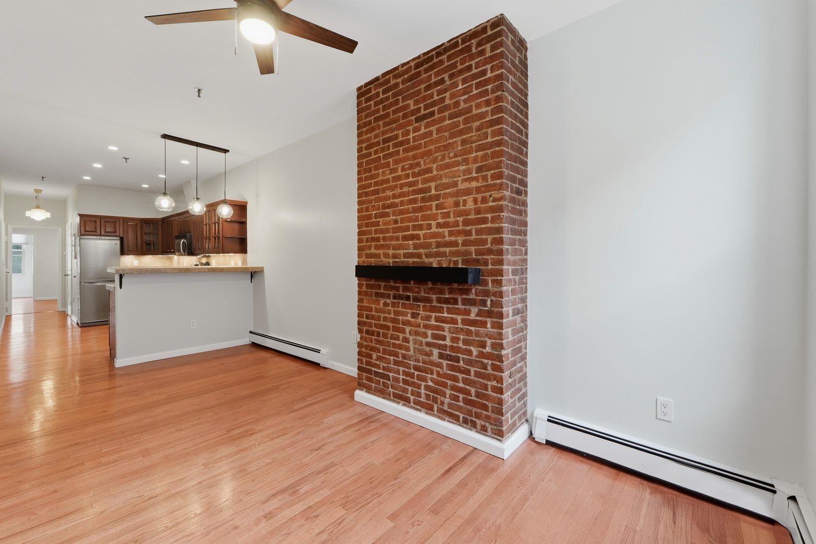 218 WILLOW AVE Unit: 1R