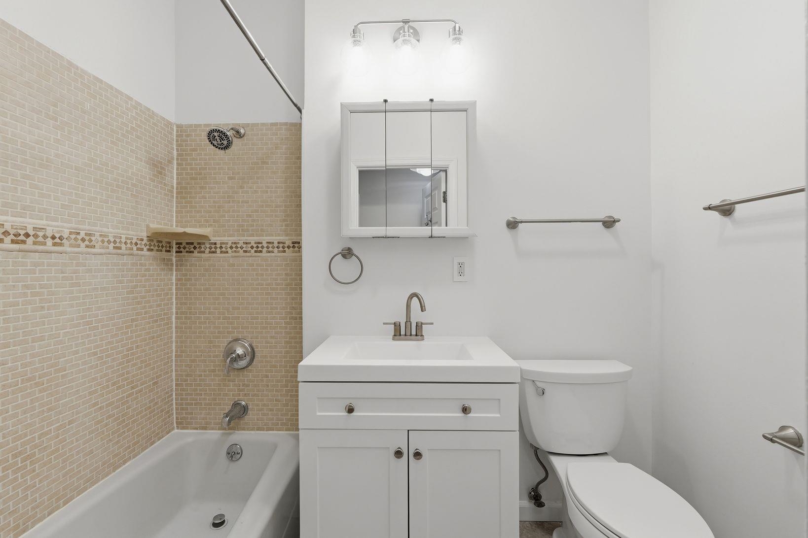 218 WILLOW AVE Unit: 1R