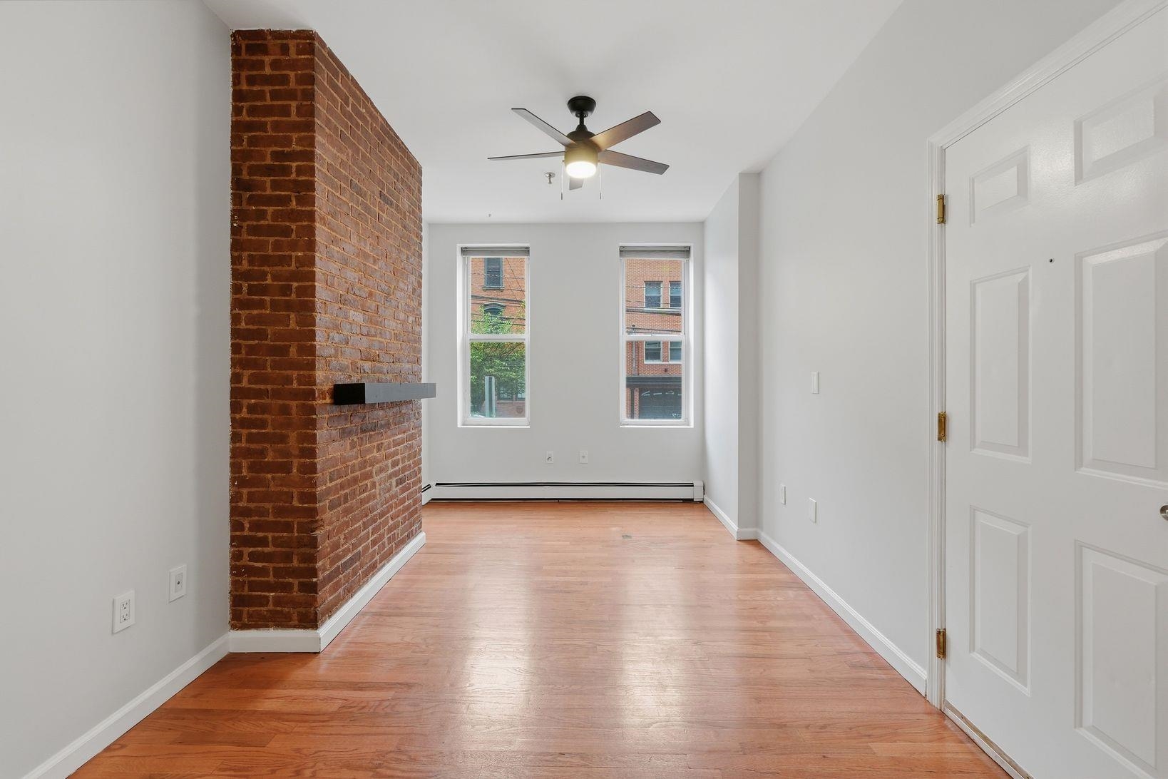218 WILLOW AVE Unit: 1R