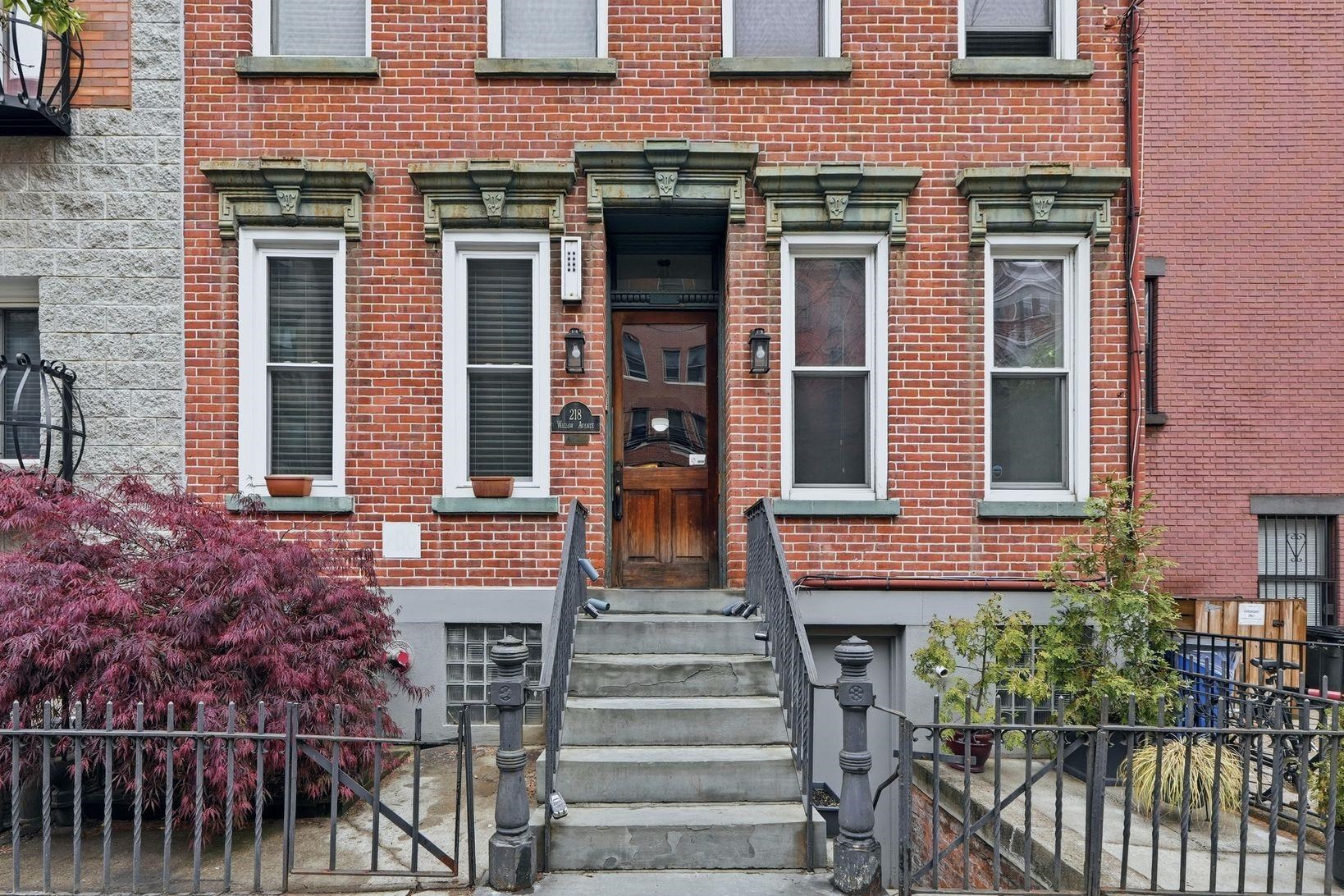 218 WILLOW AVE Unit: 1R