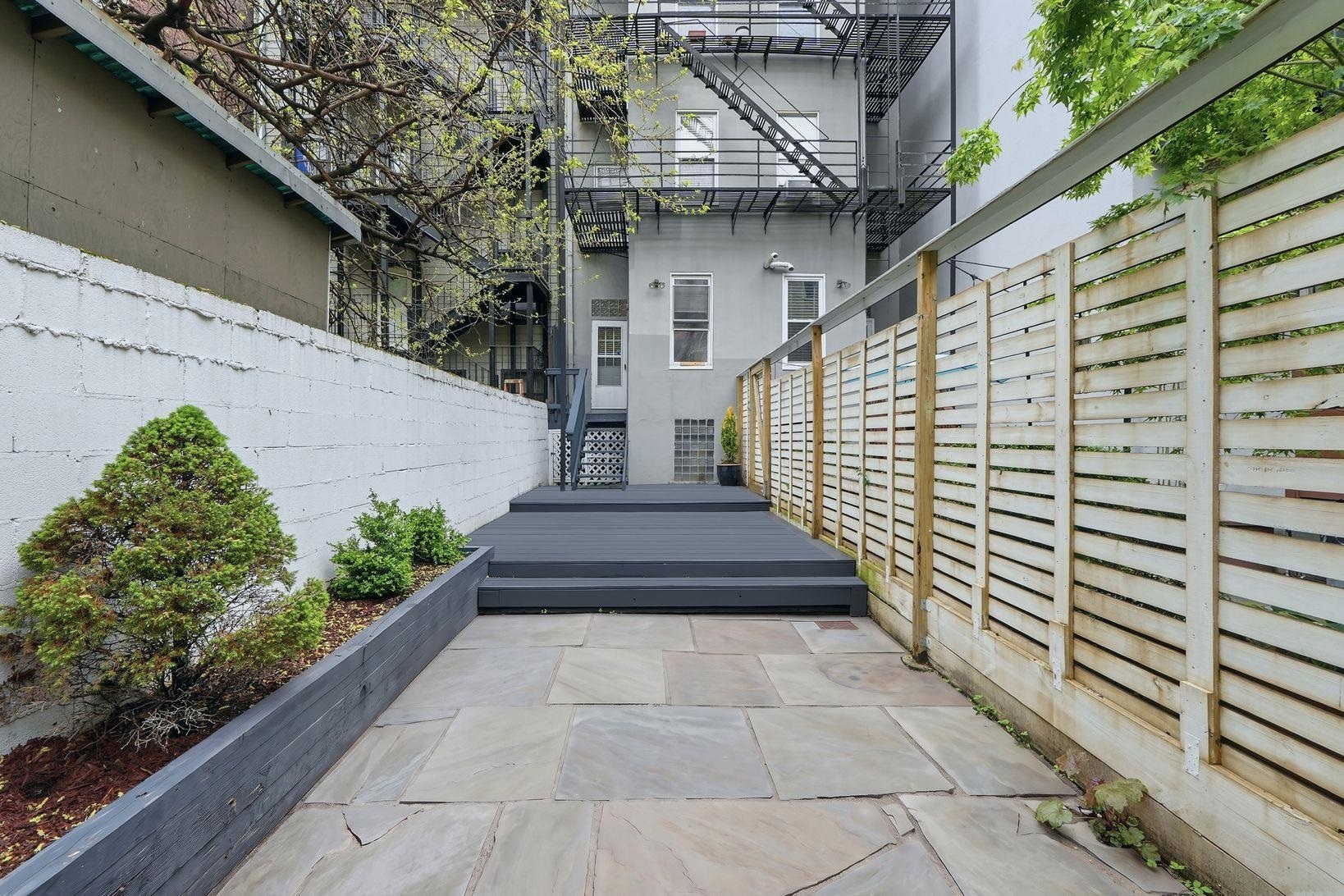 218 WILLOW AVE Unit: 1R