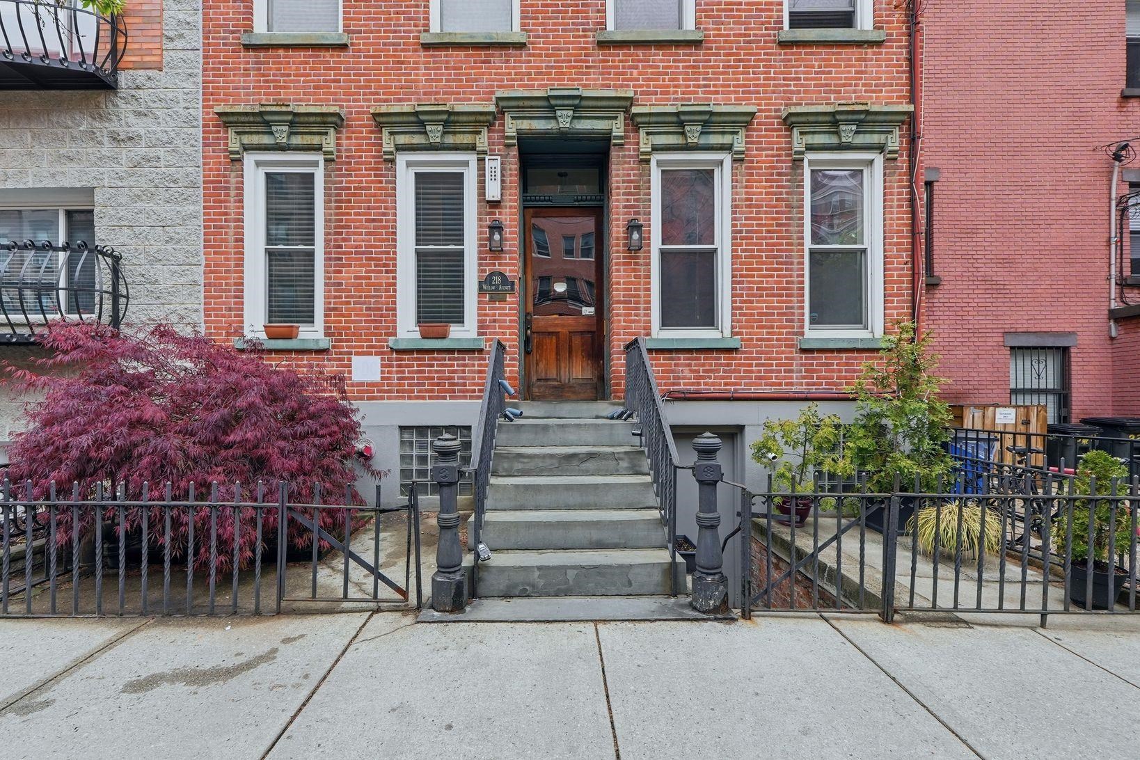 218 WILLOW AVE Unit: 1R