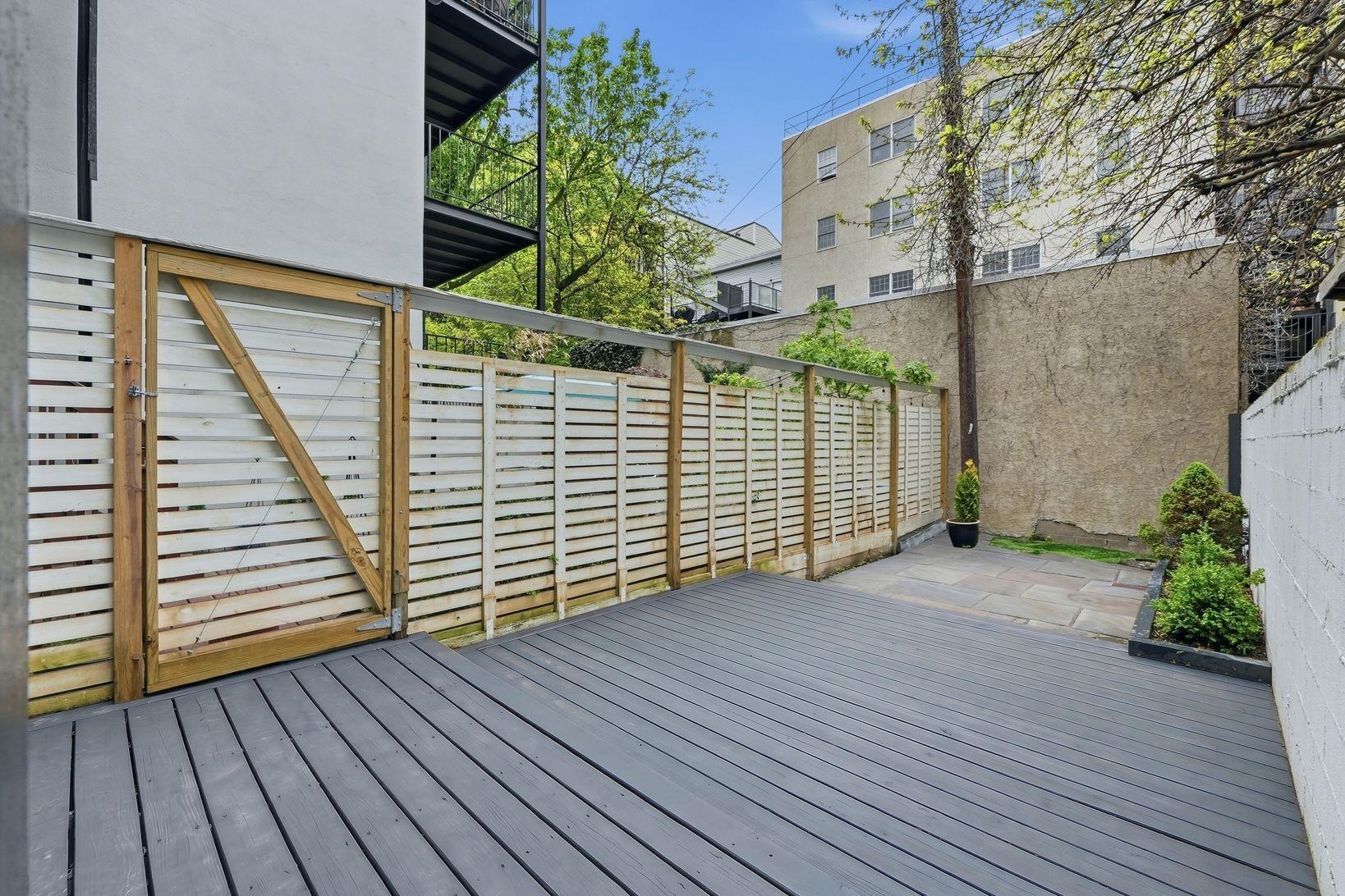 218 WILLOW AVE Unit: 1R