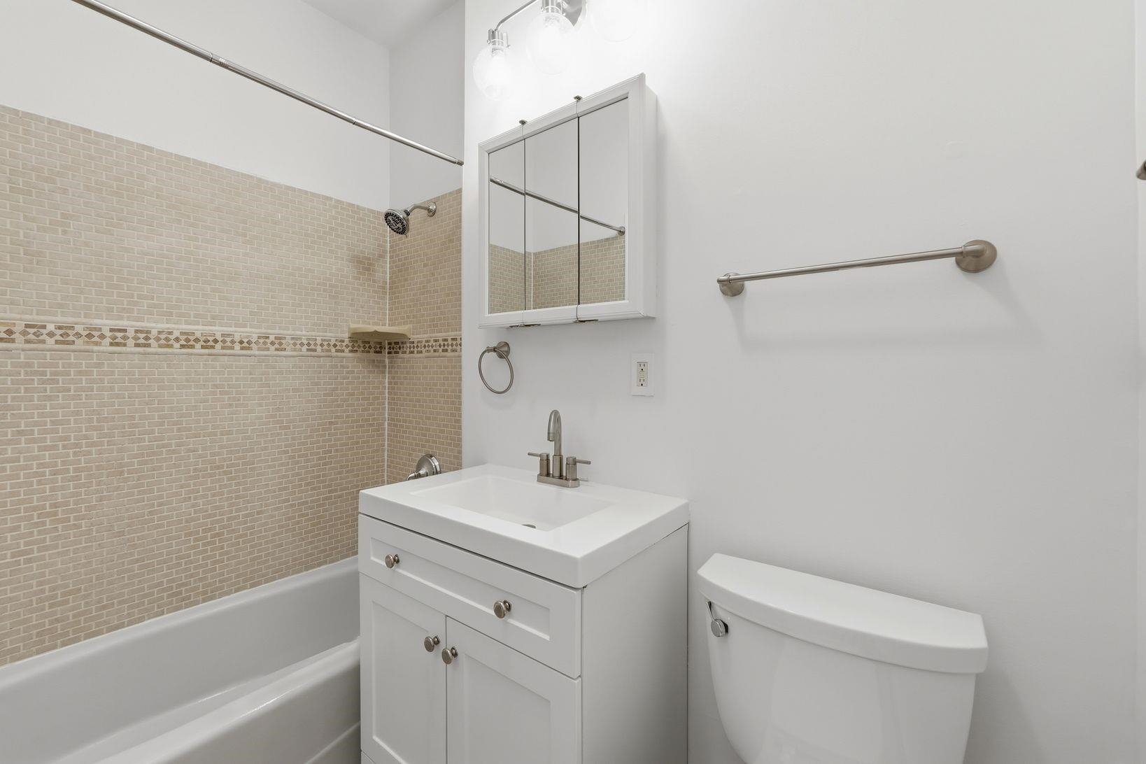 218 WILLOW AVE Unit: 1R
