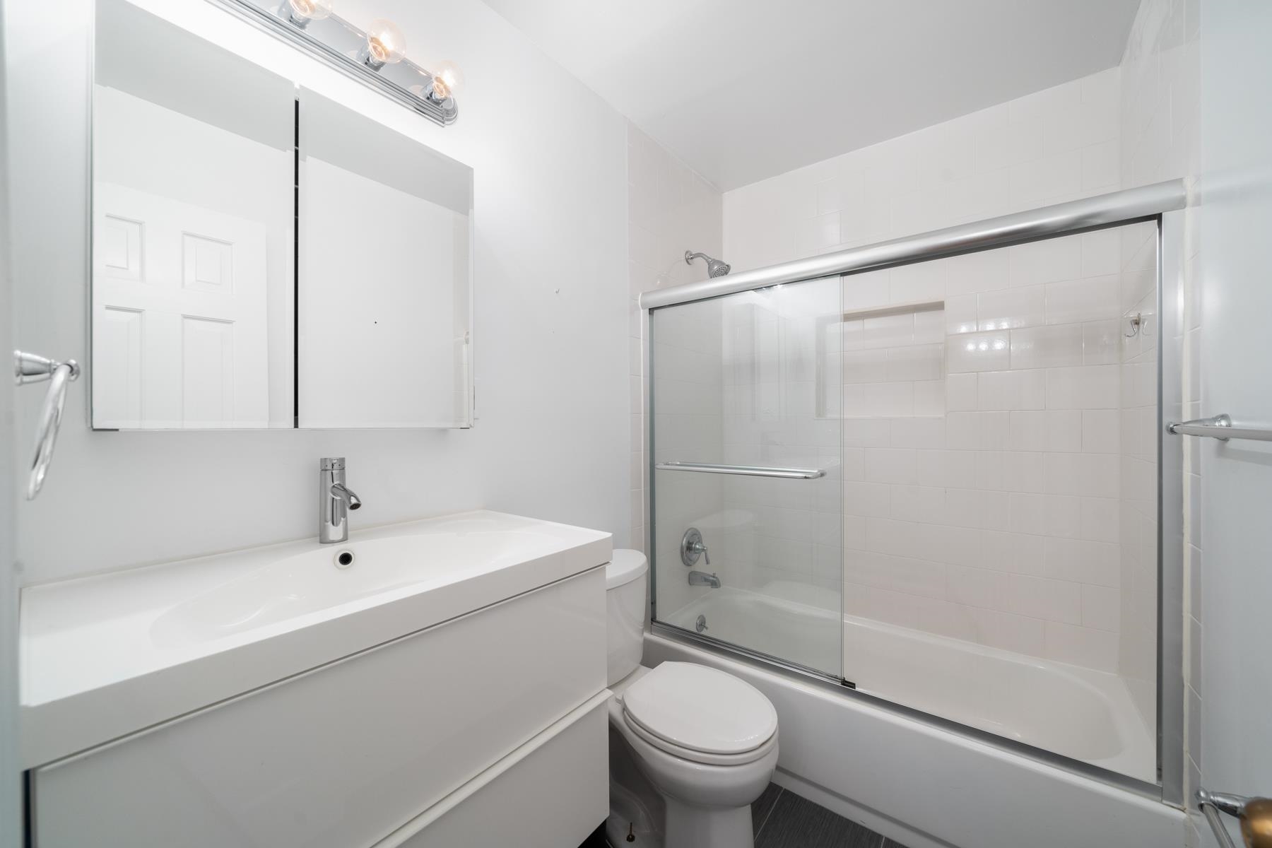 309 1ST ST Unit: 3A