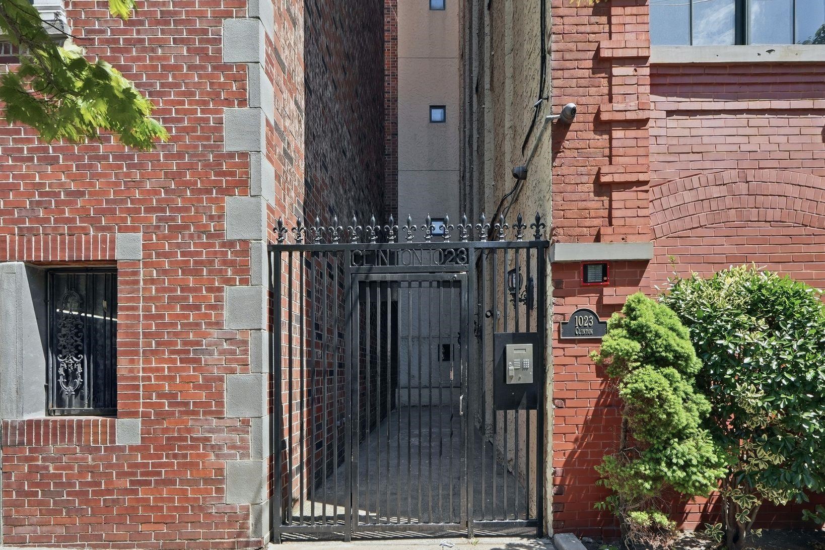 1023 CLINTON ST Unit: 4A