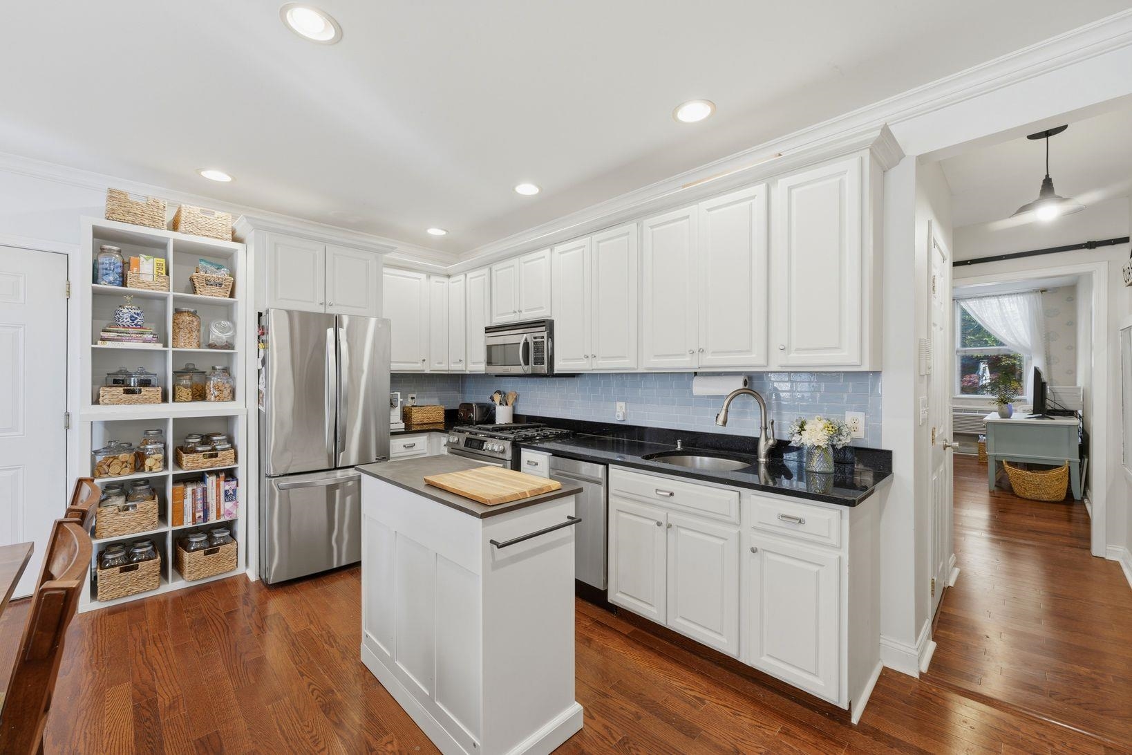 405 BLOOMFIELD ST Unit: 2