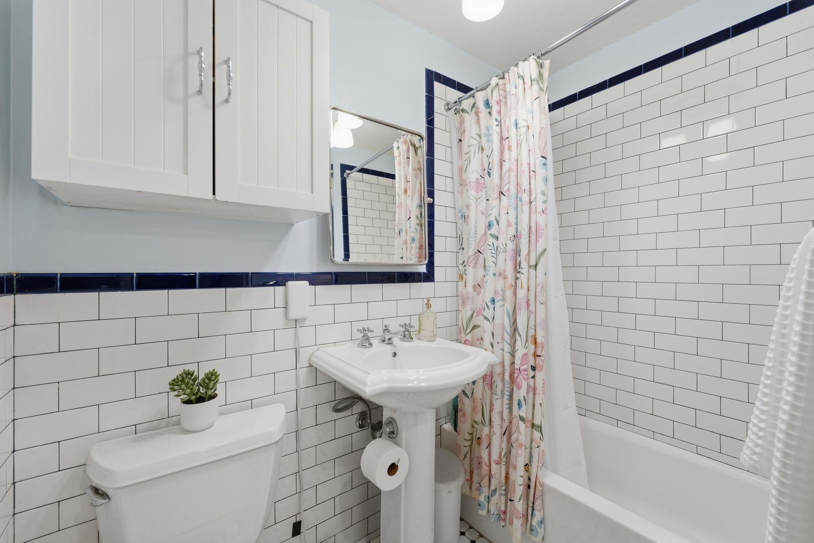 405 BLOOMFIELD ST Unit: 2
