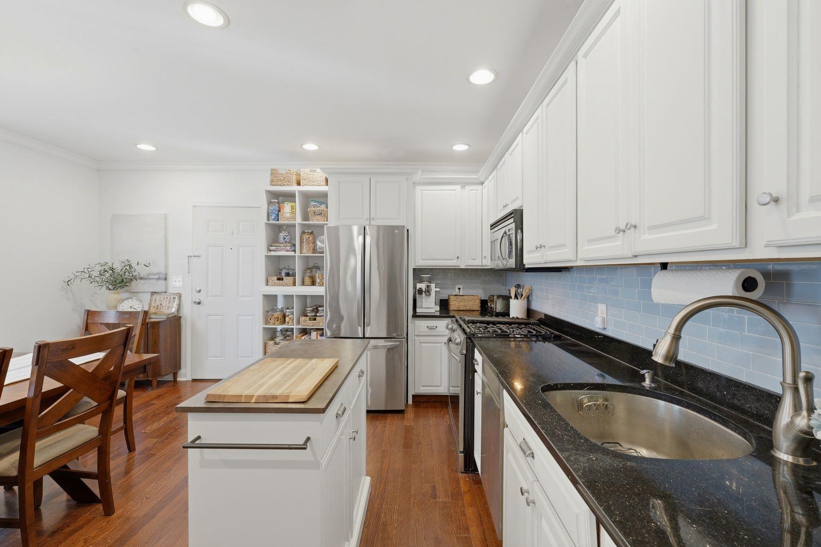 405 BLOOMFIELD ST Unit: 2