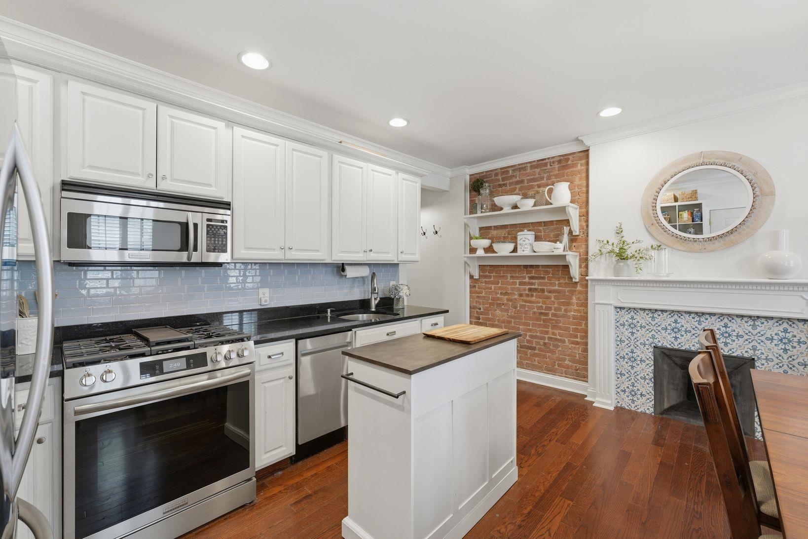405 BLOOMFIELD ST Unit: 2